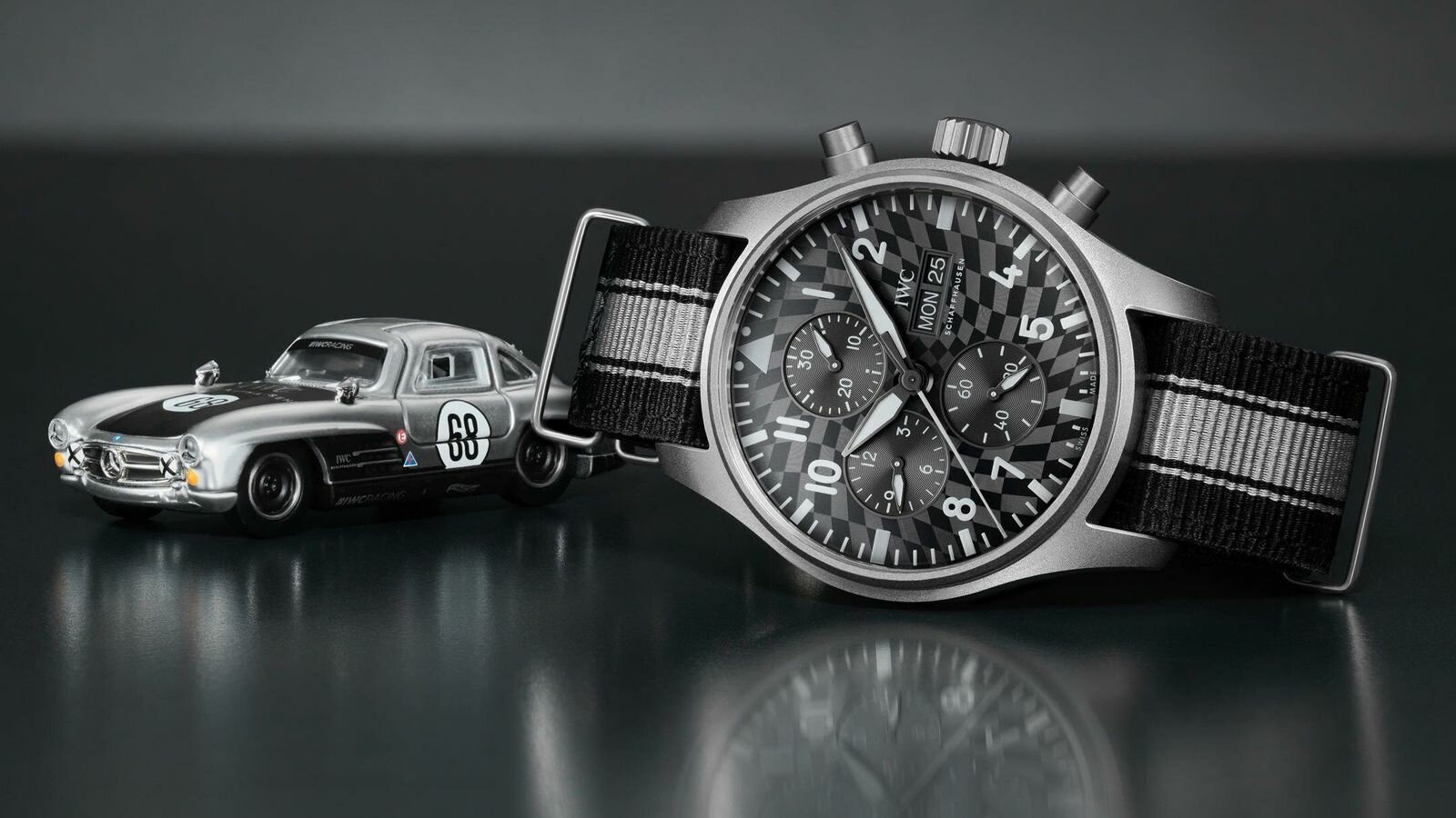 Hot Wheels и IWC выпустили игрушечный Mercedes-Benz 300 SL в комплекте с крутым хронографом