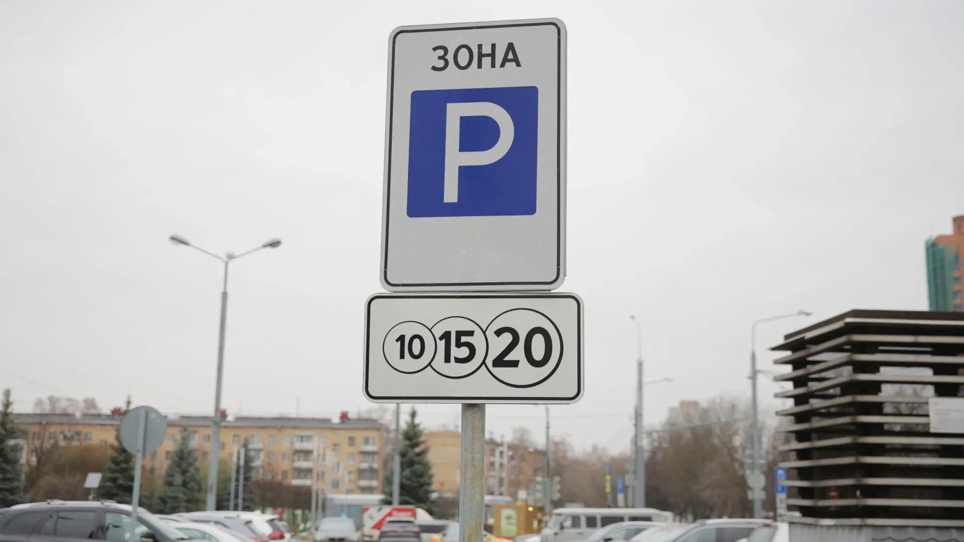 Динамический тариф на парковку ввели ещё на 58 улицах Москвы