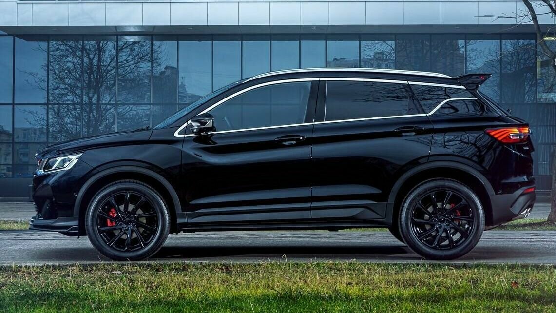 Названа цена «очень чёрной» версии Geely Coolray для России