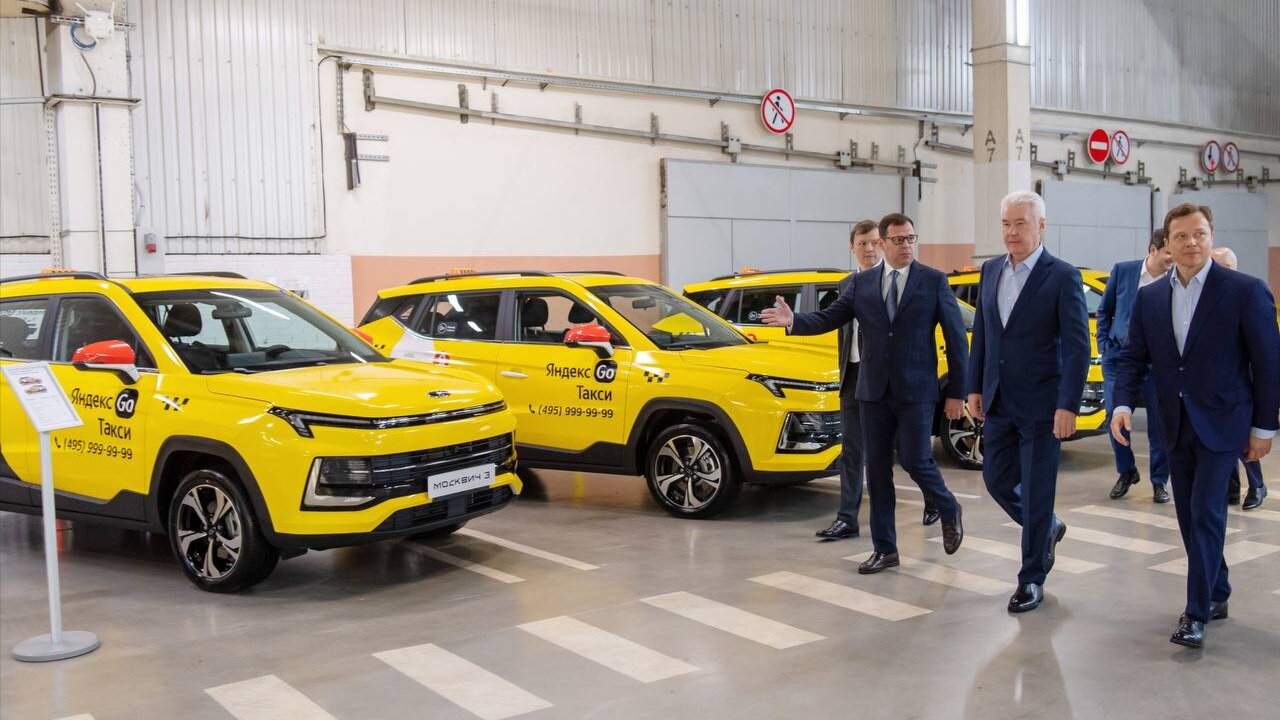 Таксисты выступили против принудительного перехода на отечественные автомобили