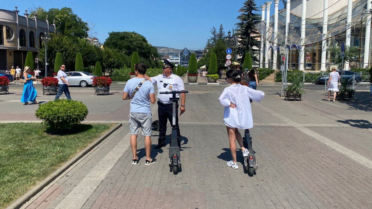 В России выписали первый штраф за езду на электросамокате