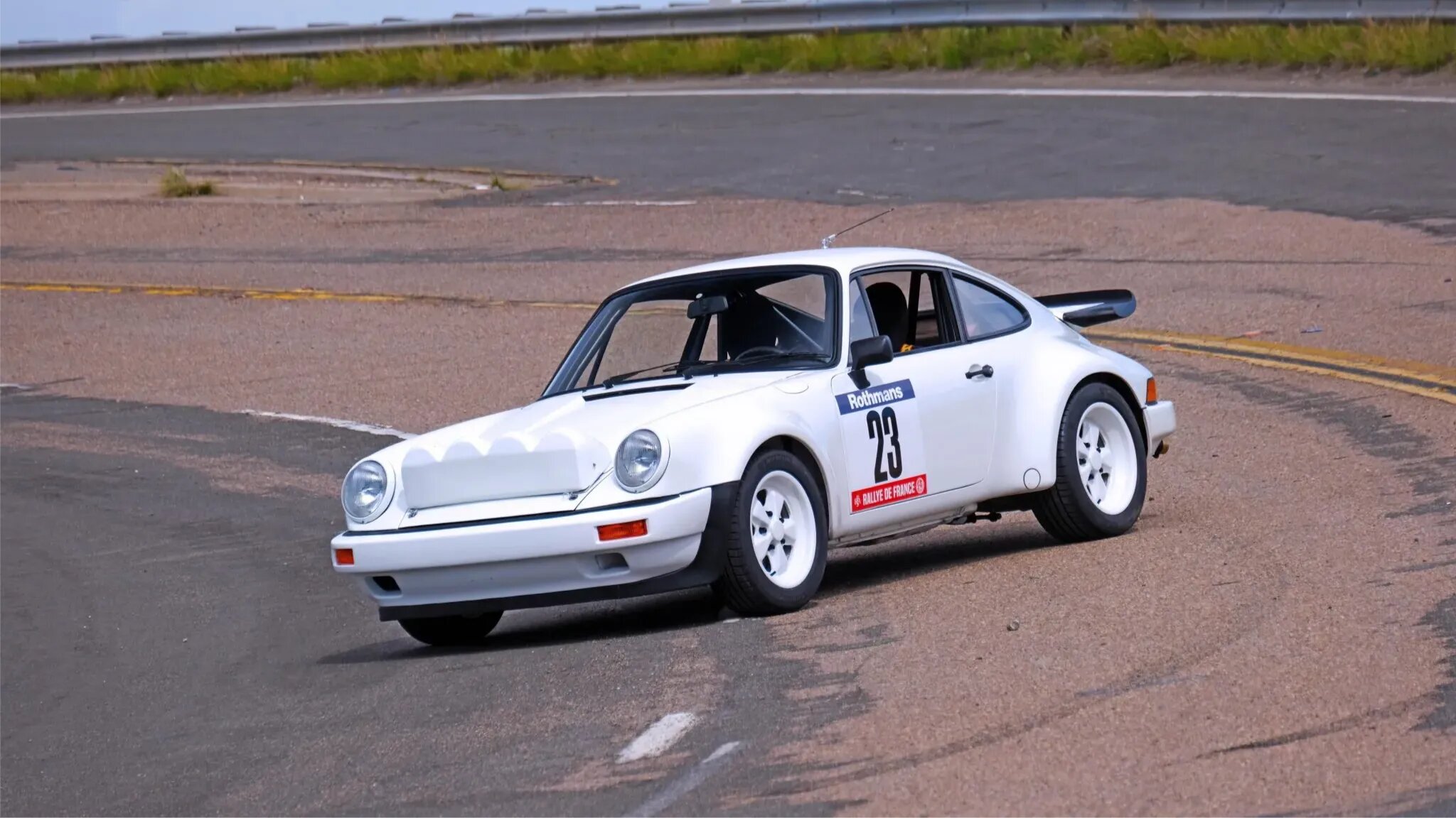 Очень редкий Porsche 911 для ралли выставили на торги: за него уже дают почти полмиллиона долларов