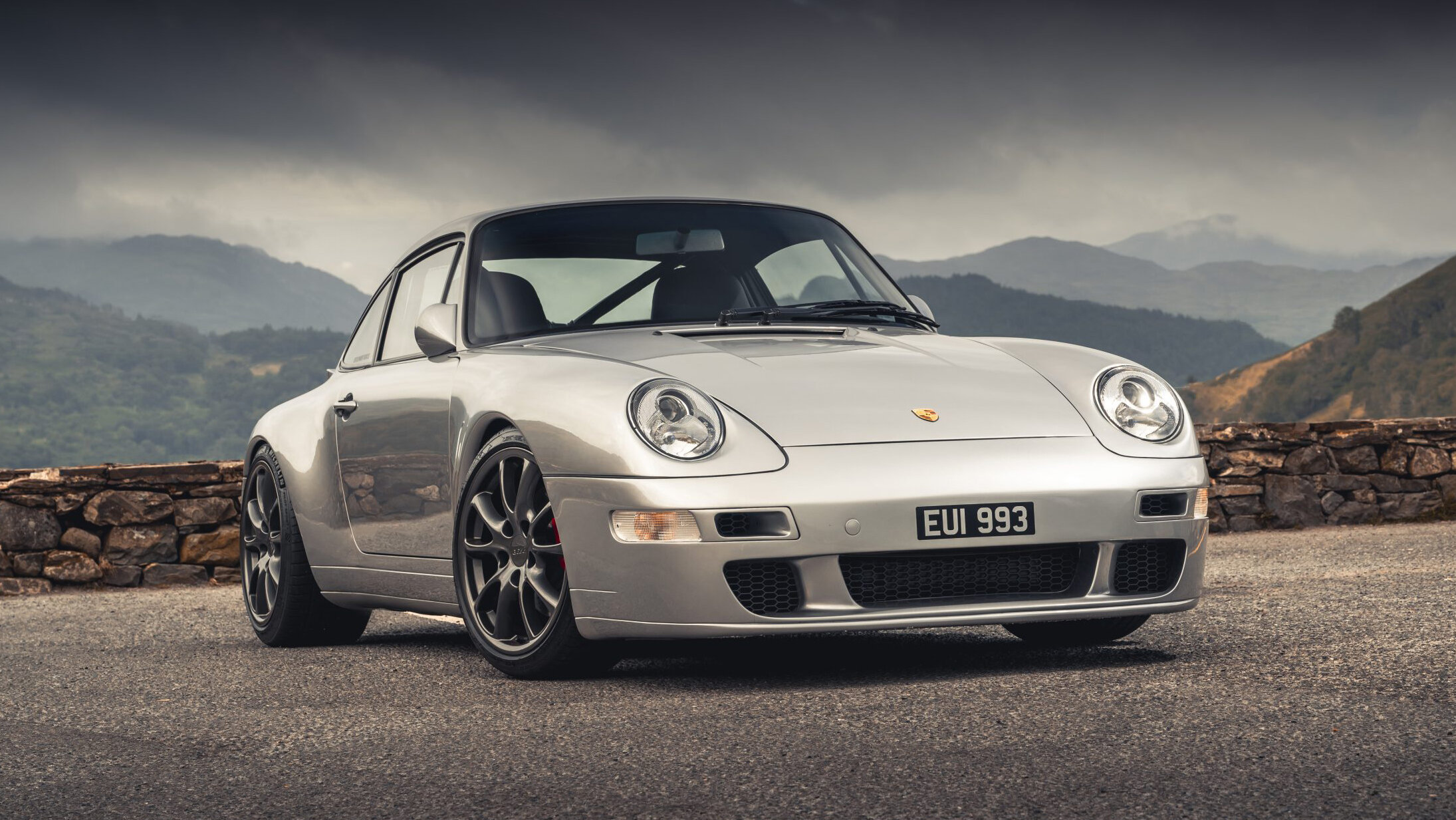 Старый Porsche 911 превратили в лёгкий и мощный рестомод: его создавали пять лет