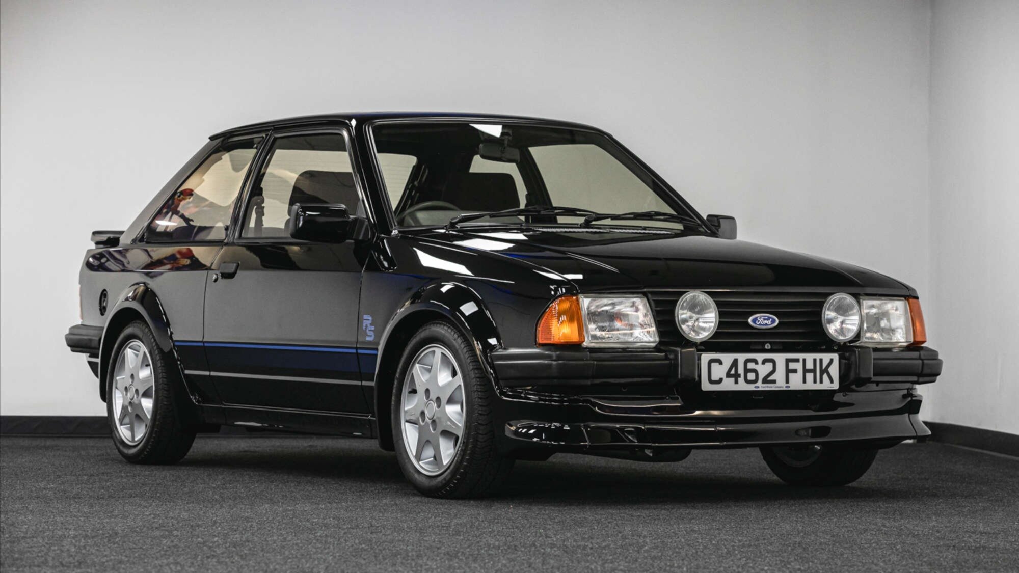 С молотка уйдёт уникальный Ford Escort RS Turbo — его сделали для принцессы Дианы