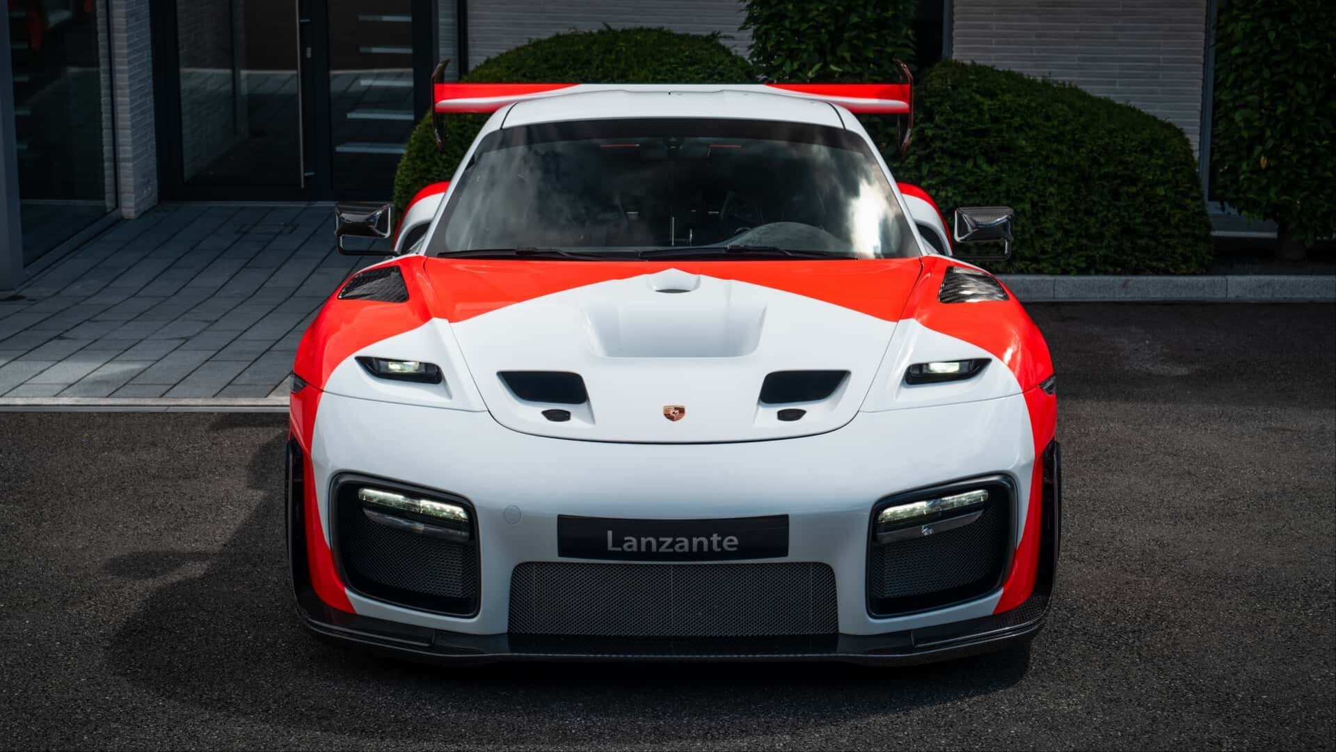 Два экстремальных трековых Porsche 935 переделали для дорог общего пользования