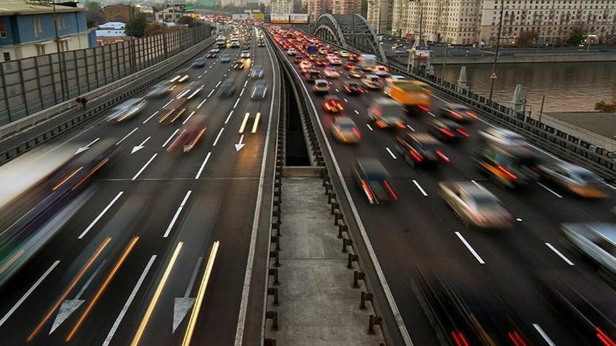 Россияне заявили, что личный автомобиль на 74% удобнее общественного транспорта