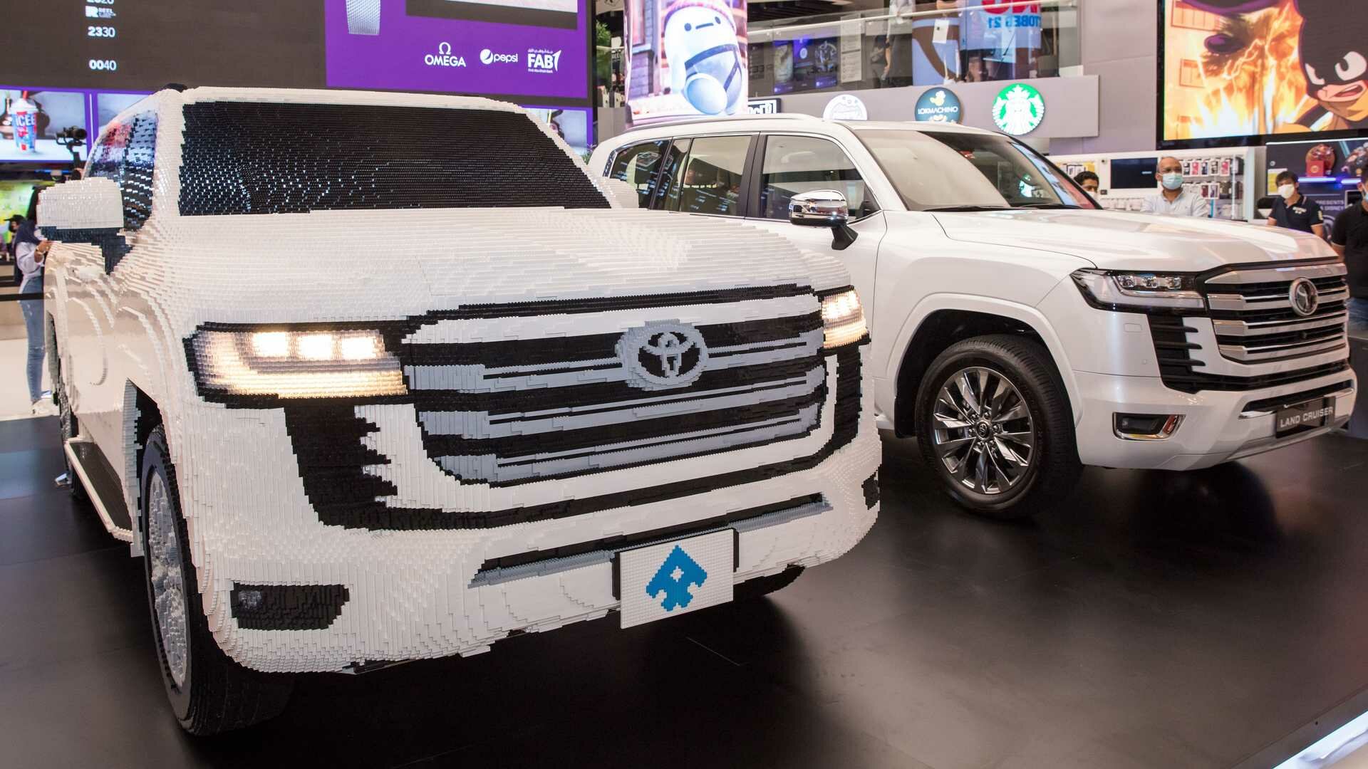 Взгляните на полноразмерную копию Toyota Land Cruiser 300 из 440 тысяч деталей Lego