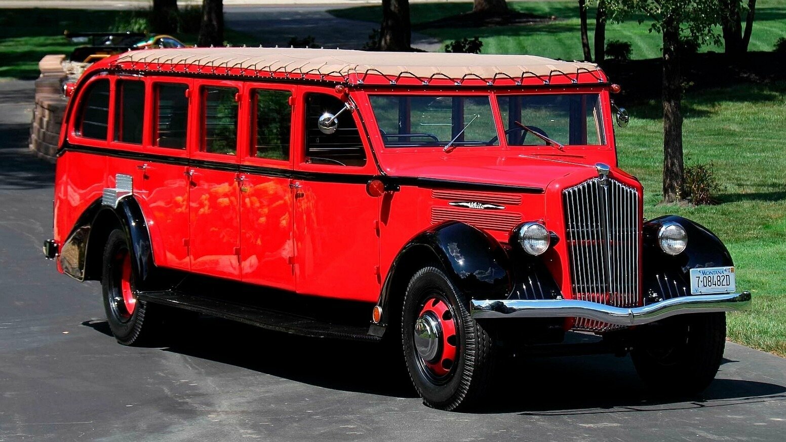 За 84-летний автобус заплатили 100 миллионов рублей. Это рекордная сумма в истории модели