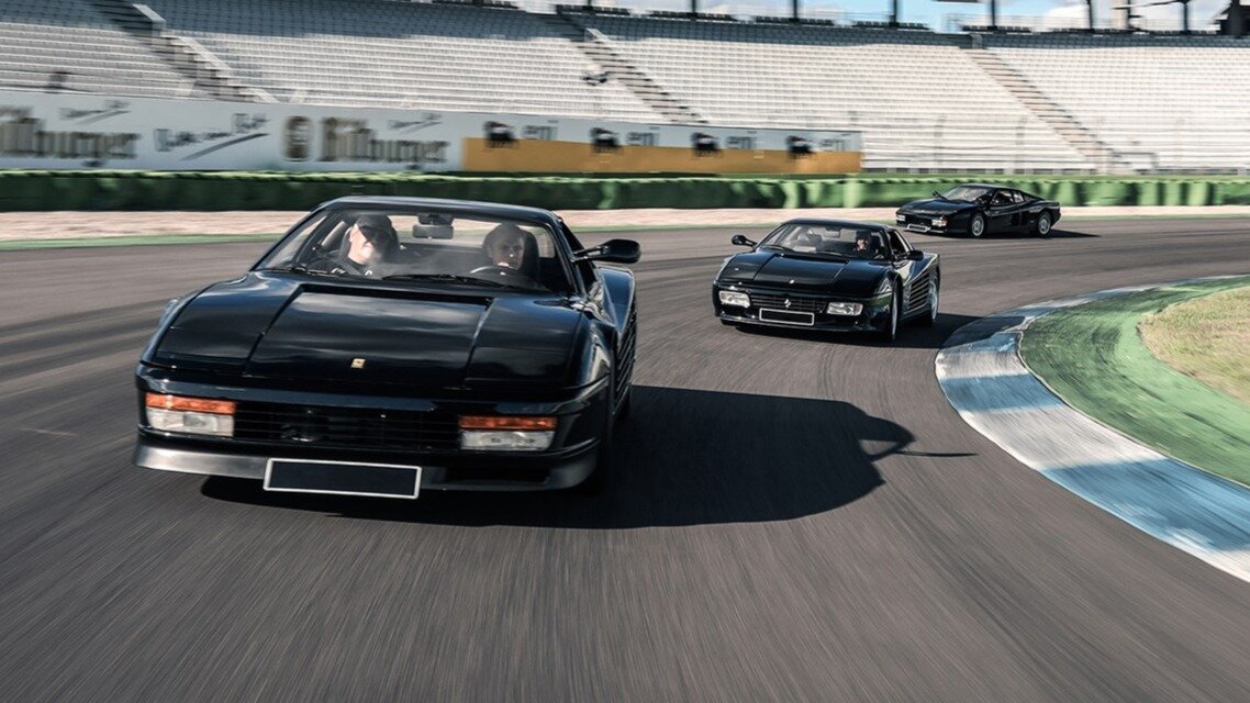 С молотка уйдёт коллекция «очень чёрных» Ferrari Testarossa