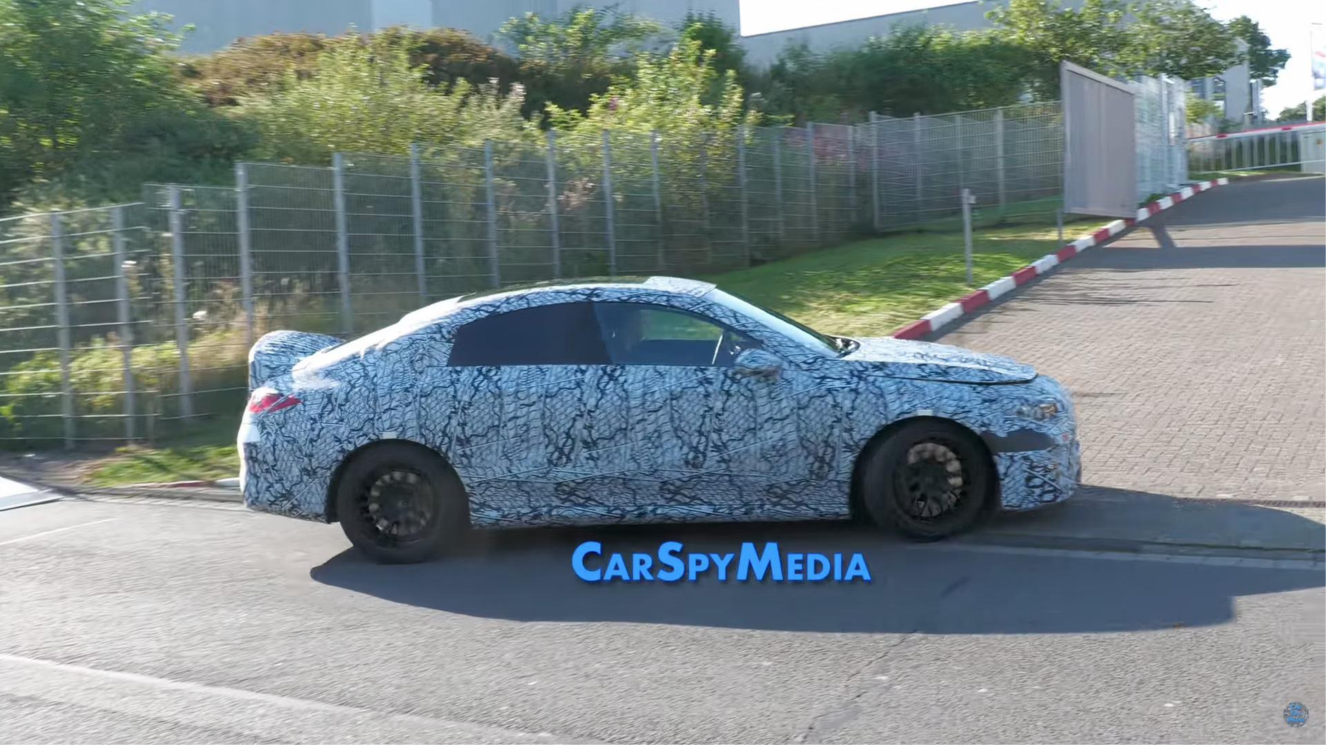 Батарейный Mercedes-AMG CLA вышел на тесты с огромным спойлером