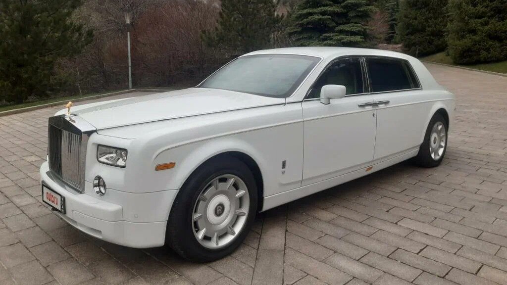 На Авто.ру продают 15-летний бронированный Rolls-Royce с мизерным пробегом