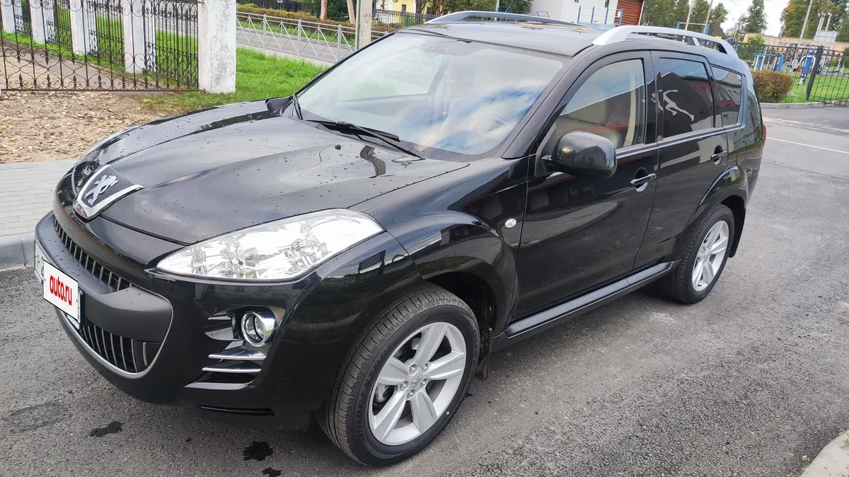 4000 км за 14 лет: почти новый Peugeot 4007 предложили на Авто.ру за 2 млн рублей