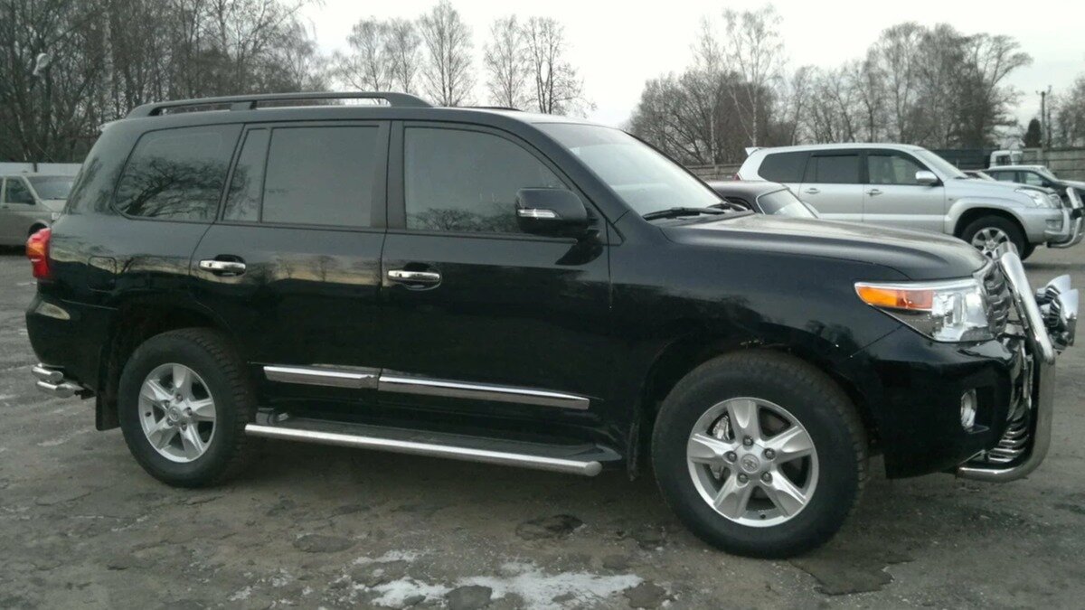 8-летний Land Cruiser почти без пробега выставили на продажу. И оценили дороже нового