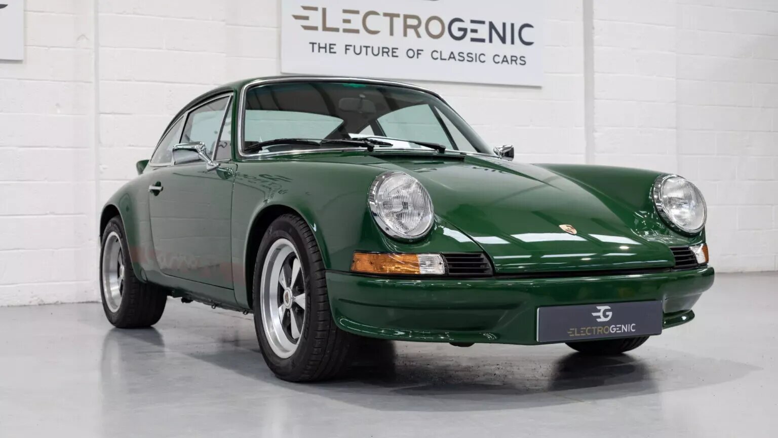 Классический Porsche 911 можно переделать в электромобиль и вернуть ДВС, если не понравится