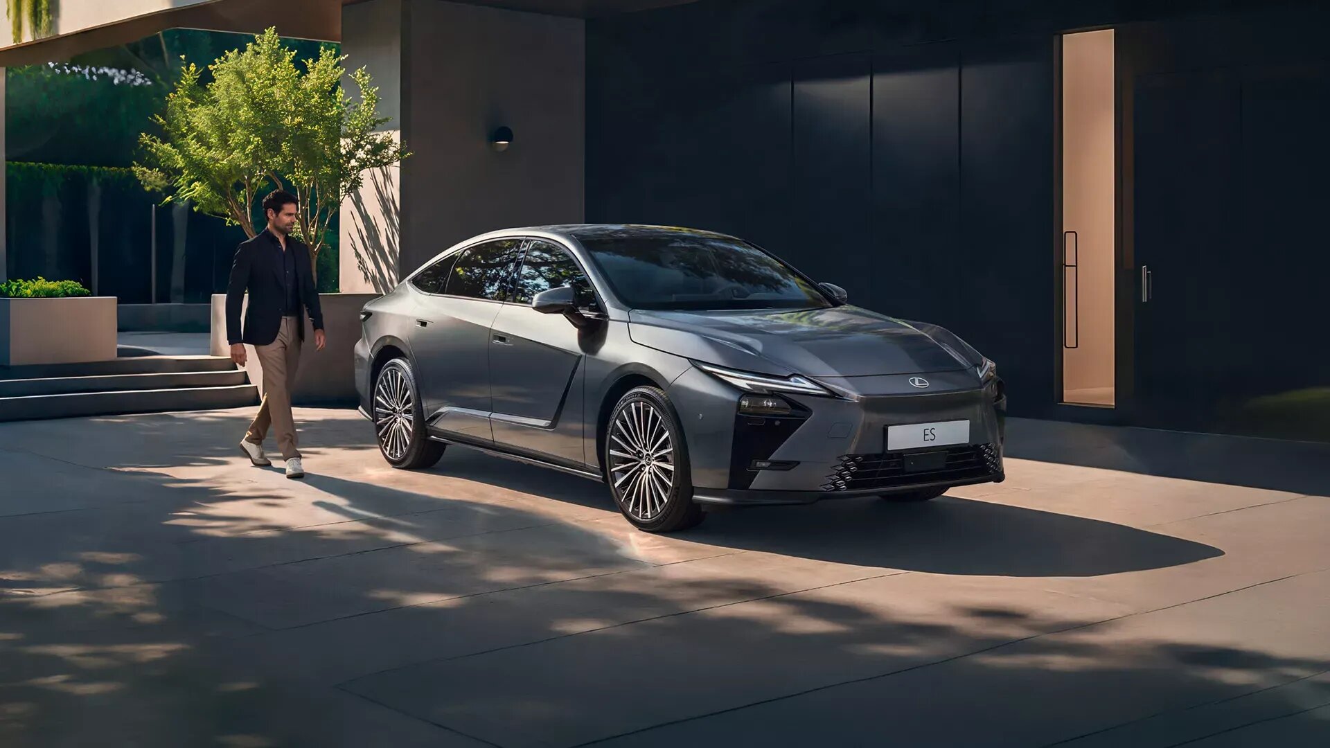 Уточнён запас хода батарейного Lexus ES перед запуском в Китае
