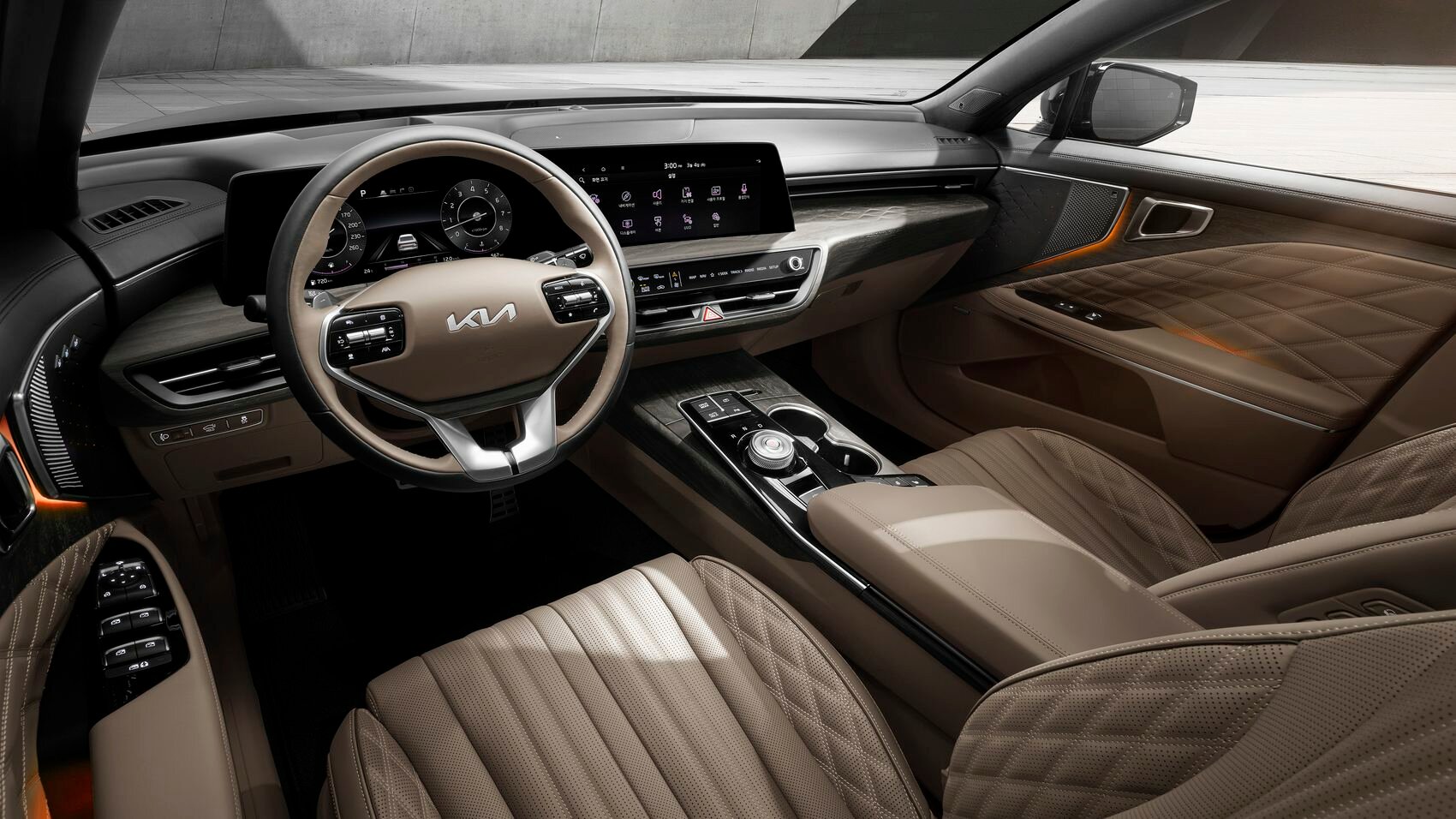 Первые фото шикарного салона Kia K8: два экрана, акустика Meridian и подсветка «Звёздное облако»