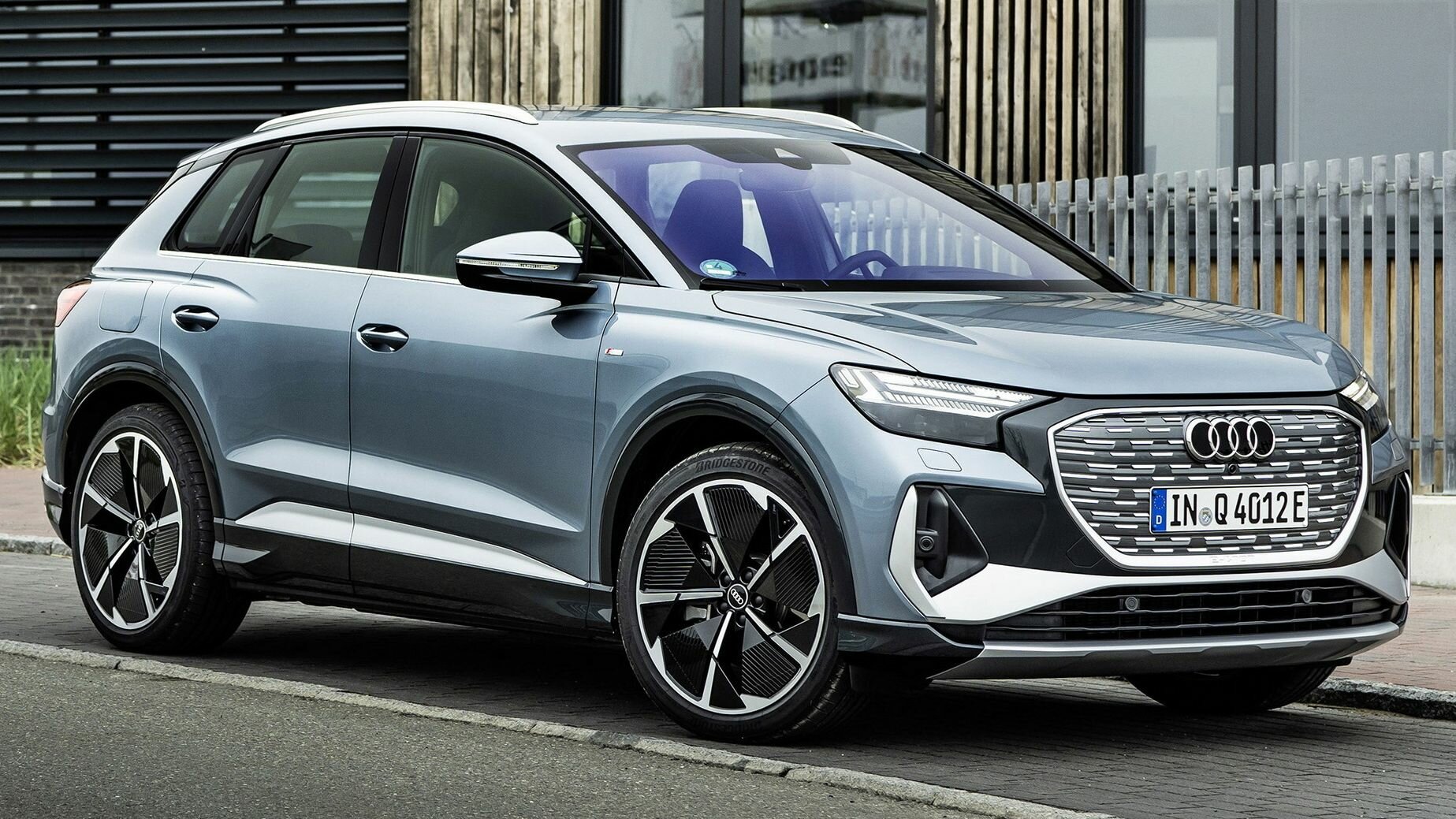 У Audi Q4 e-tron появилась «доступная» полноприводная версия