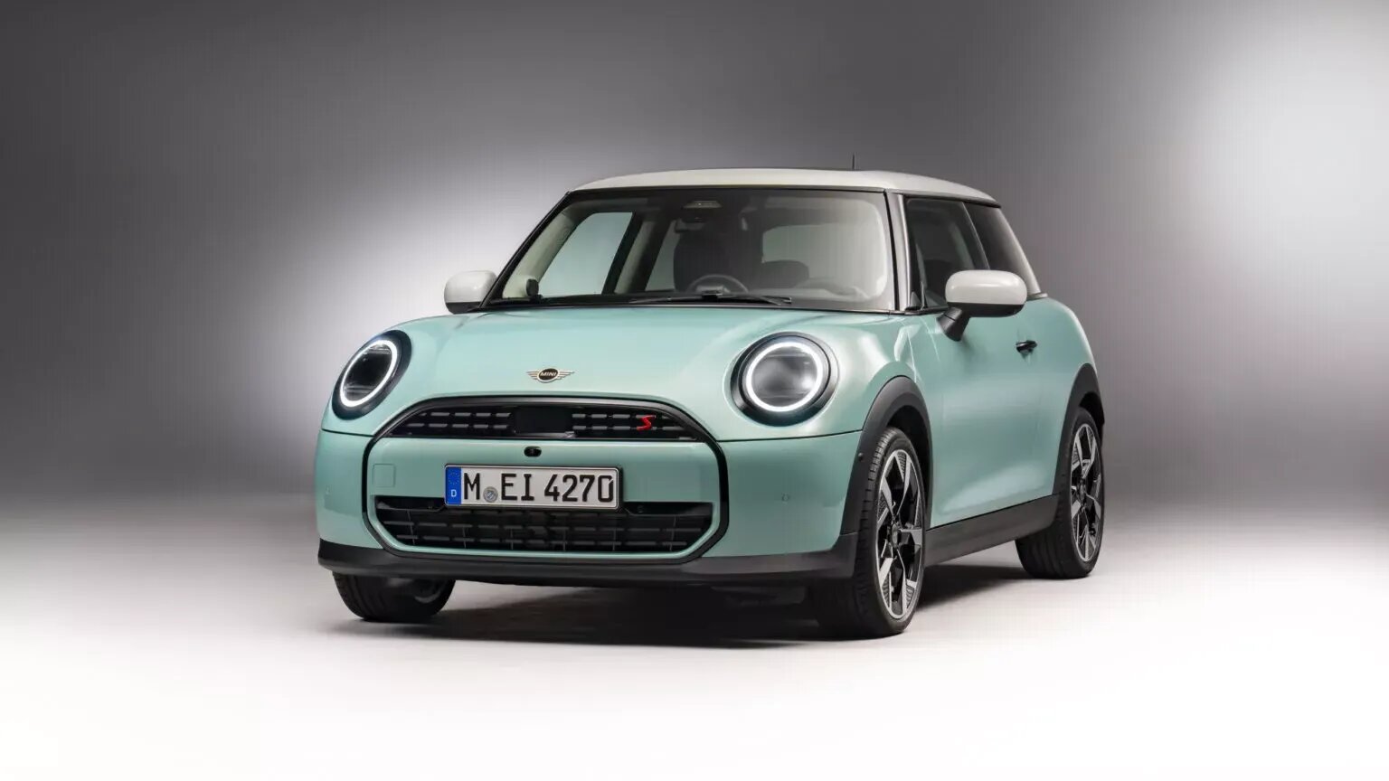 Трёхдверный хэтч MINI нового поколения показали в бензиновом варианте