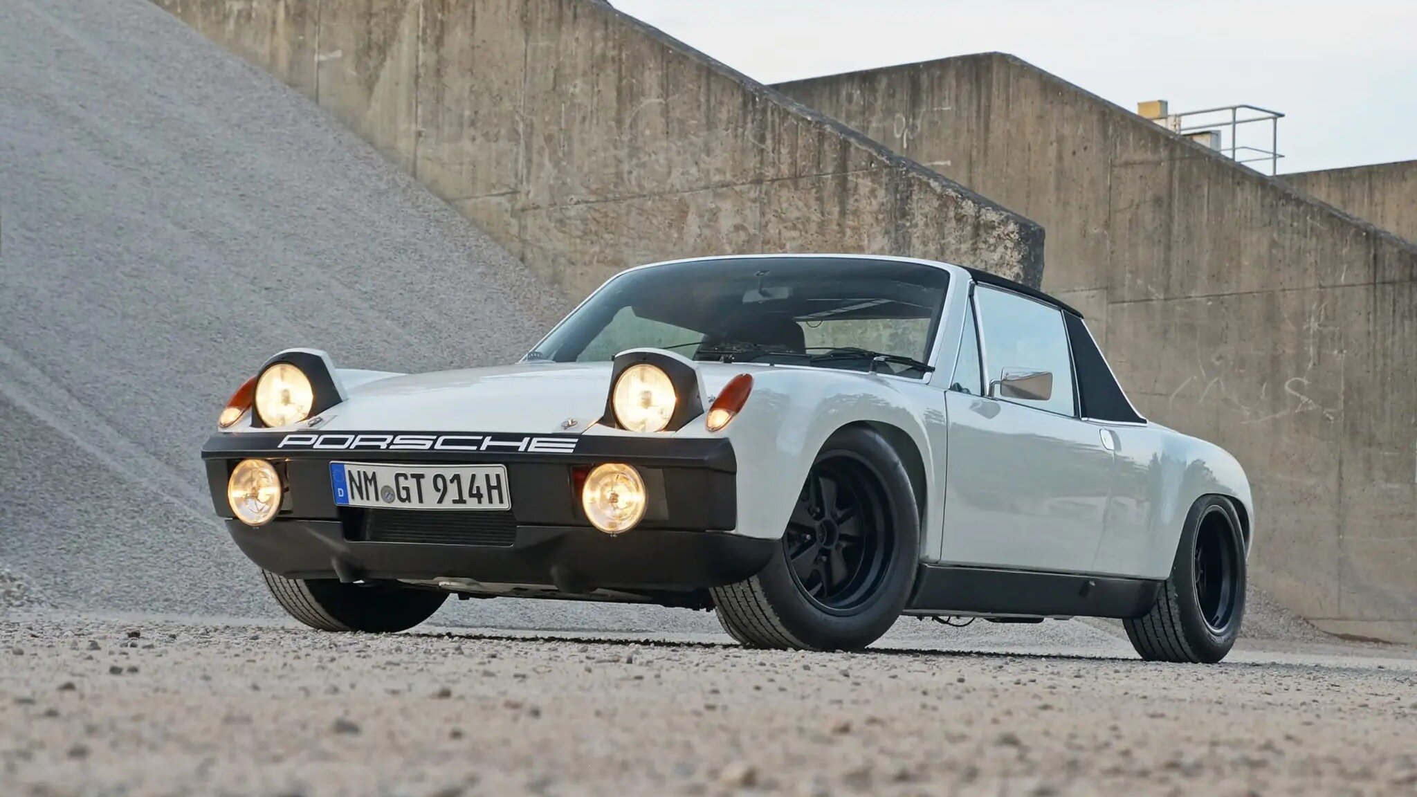 Porsche 914-6 известного дизайнера после доработок RUF пустили с молотка