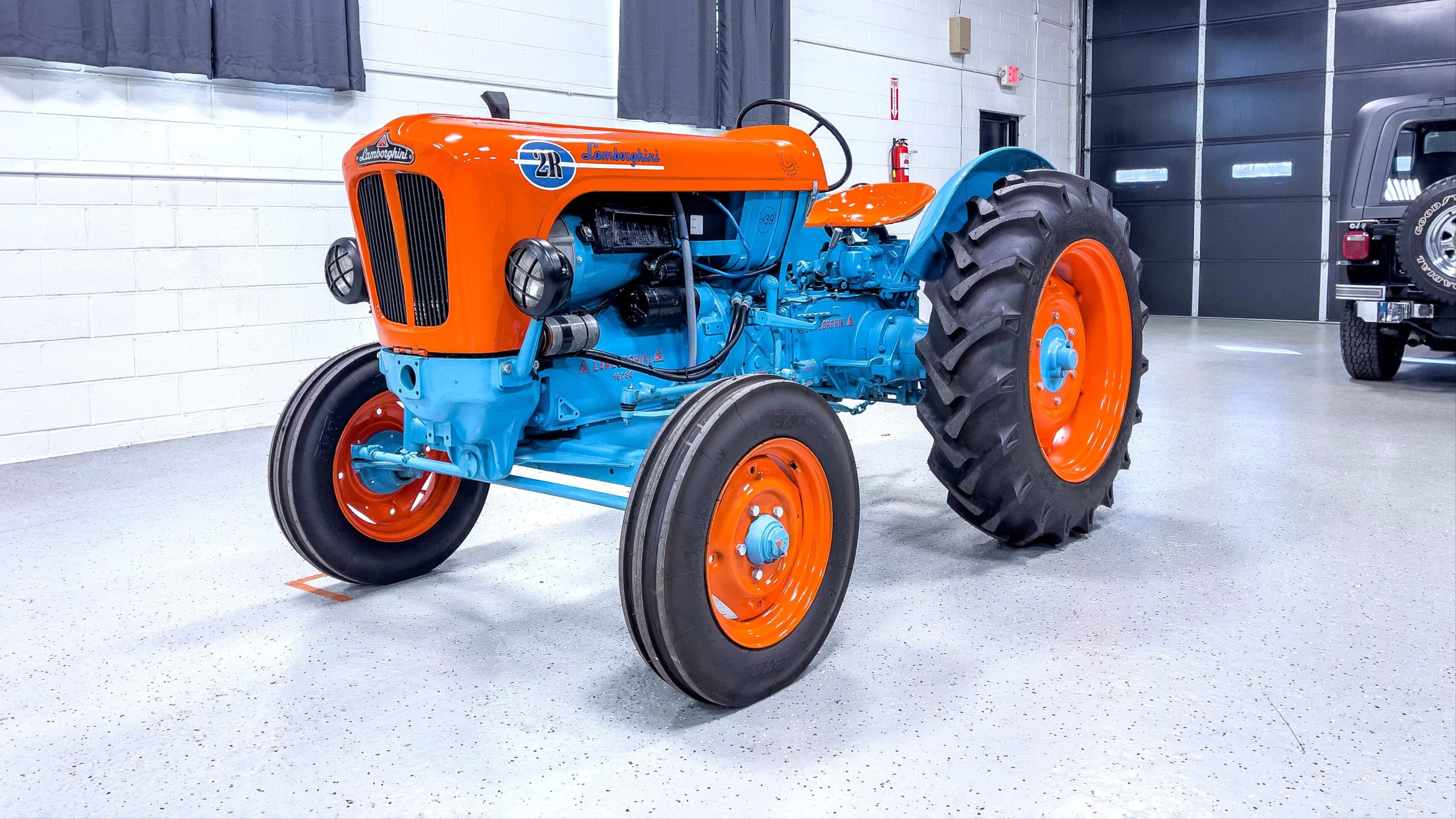 С молотка уйдёт отреставрированный трактор Lamborghini 1962 года