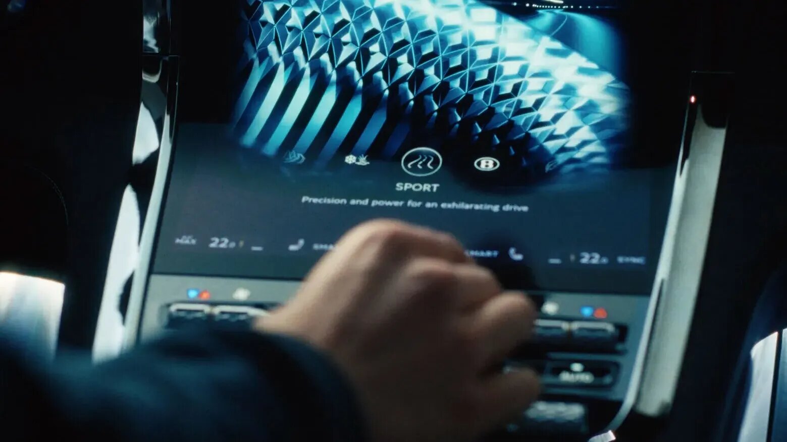 Bentley впервые показала интерьер электрокроссовера Torcal