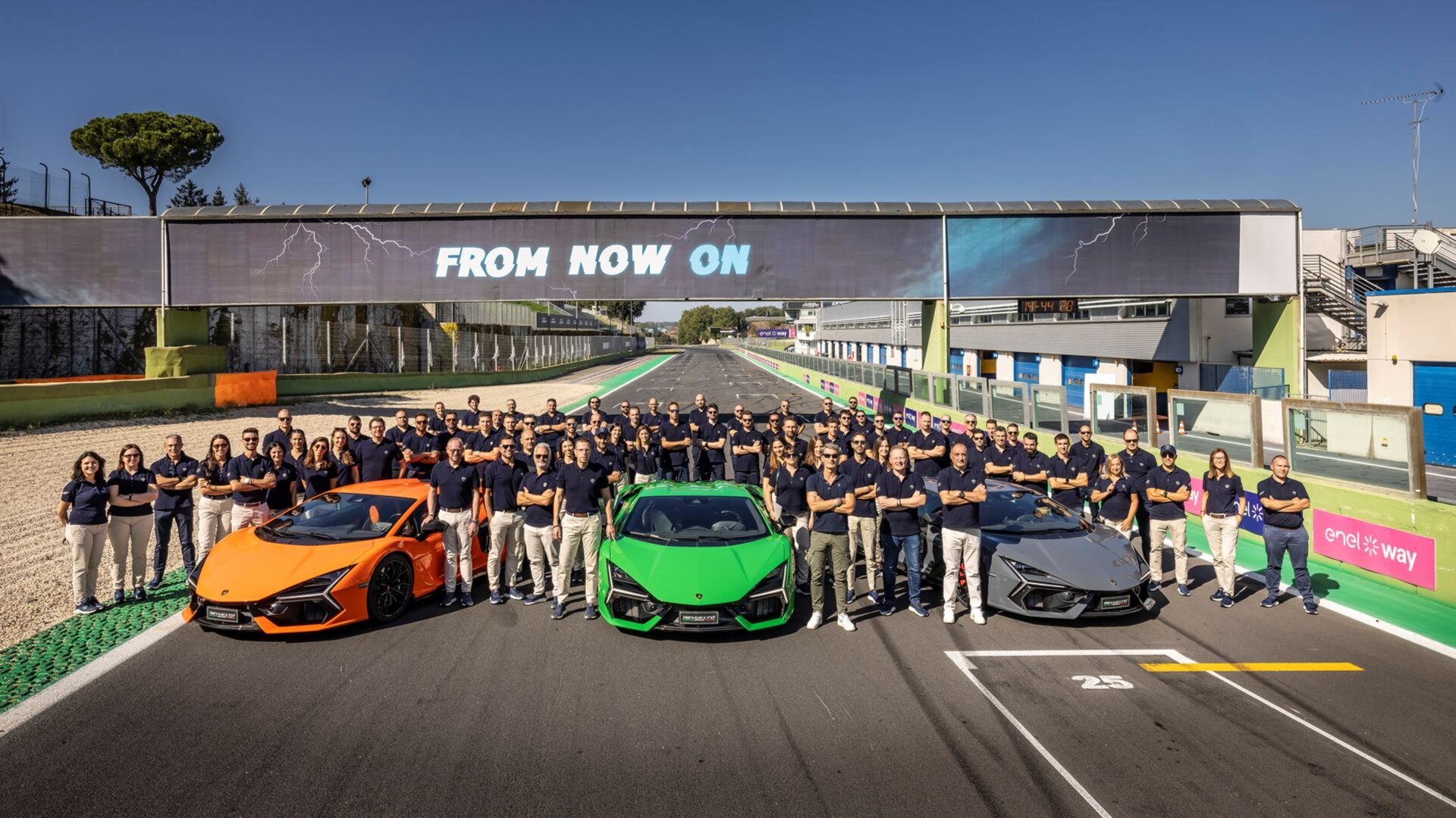 Lamborghini впервые продала больше 10 тысяч машин за год