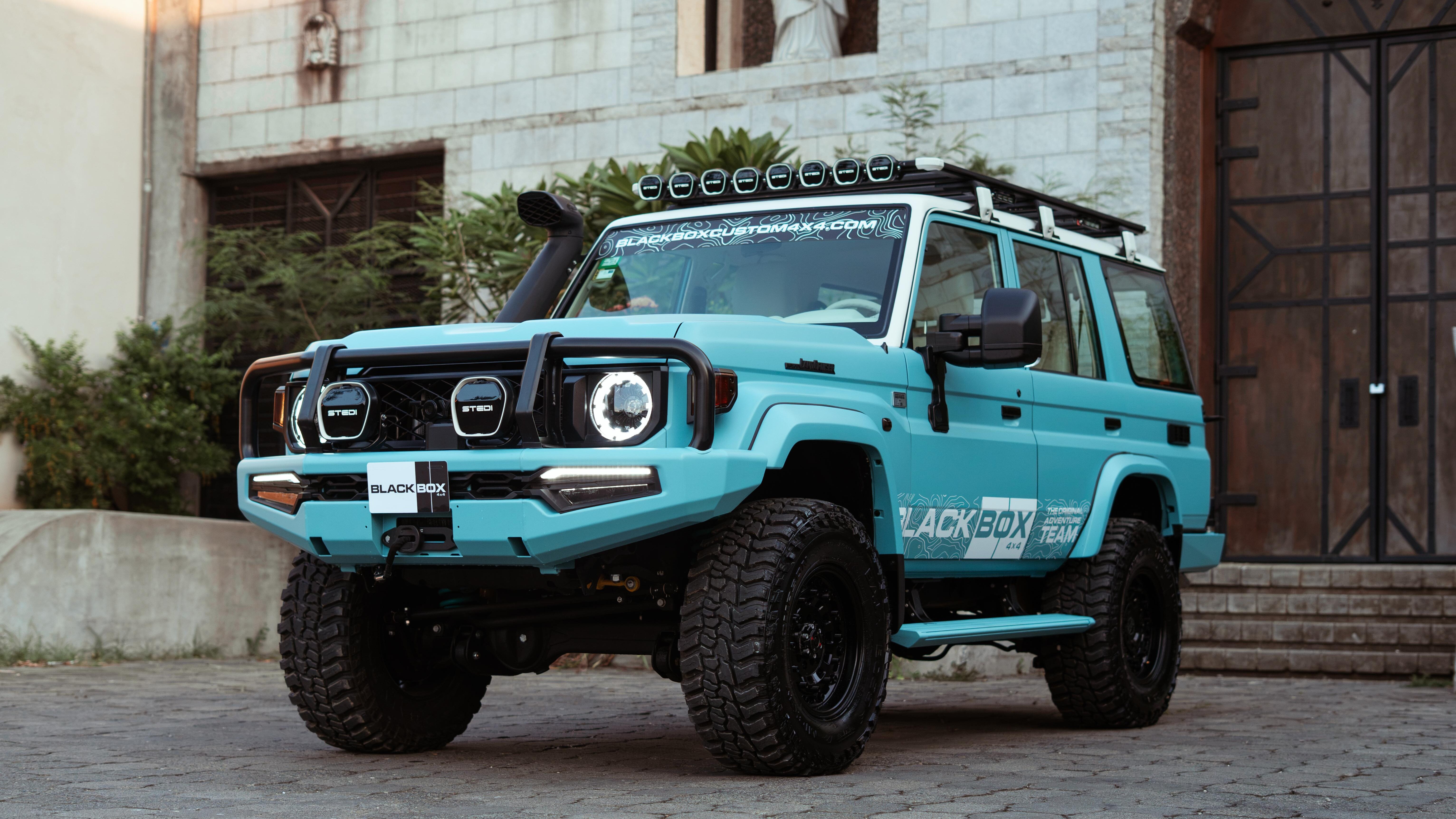 Toyota Land Cruiser 70 получил внедорожный тюнинг и «роскошный» салон
