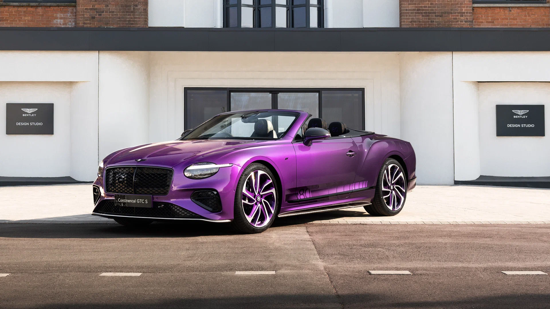 Bentley посвятила уникальный Continental GTC юбилею завода
