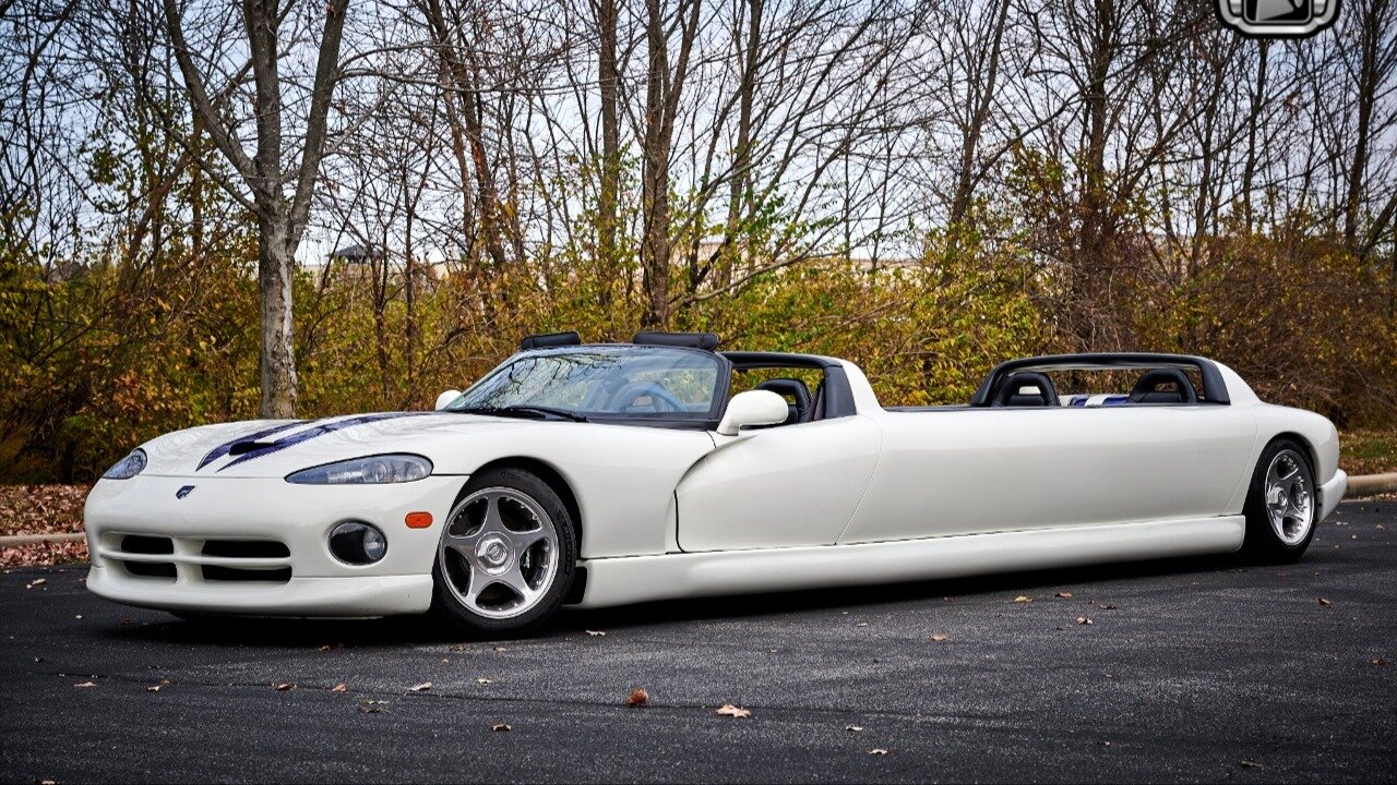 Никому не нужный лимузин Dodge Viper подорожал на 29 тысяч долларов