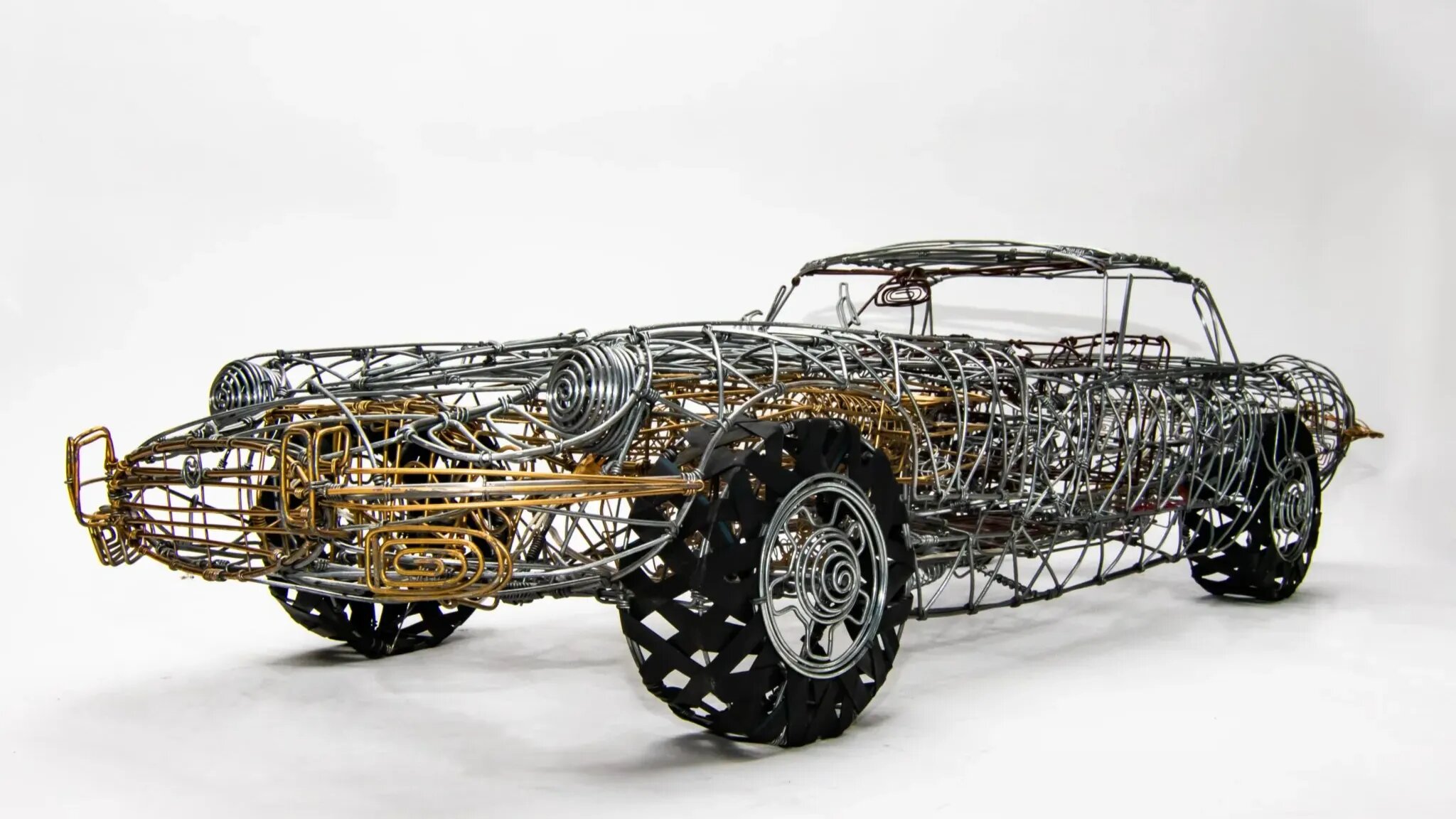 В США продают скульптуру Jaguar E-type из проволоки