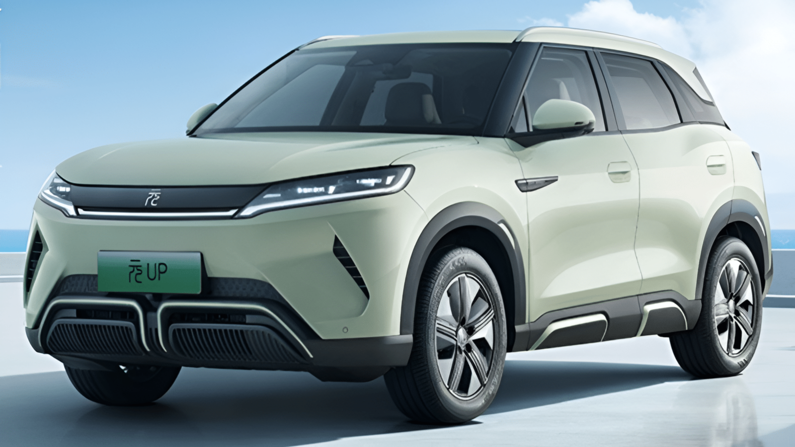 Компания BYD представила электрокроссовер за 1,3 миллиона рублей