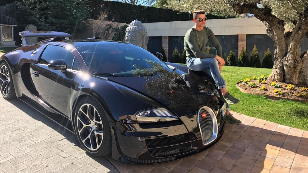 Телохранитель Криштиану Роналду разбил его Bugatti за 2 миллиона долларов