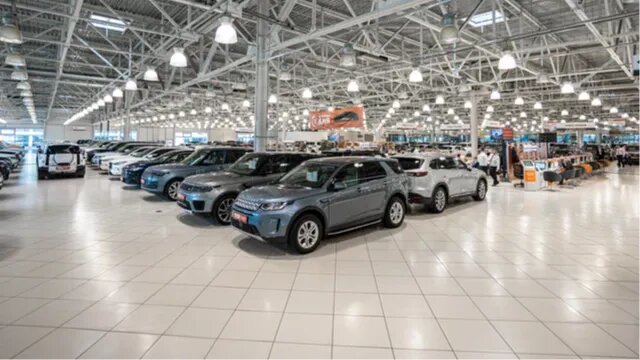 Продажи автомобилей с пробегом в России снизились впервые за год