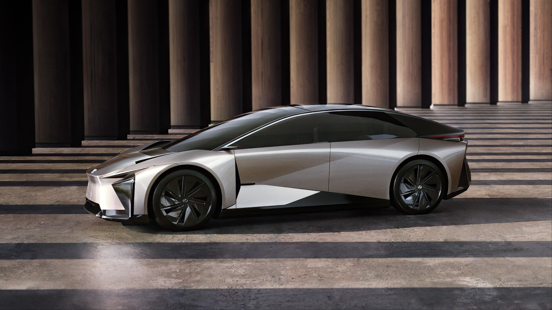 Lexus хочет построить собственный завод в Китае