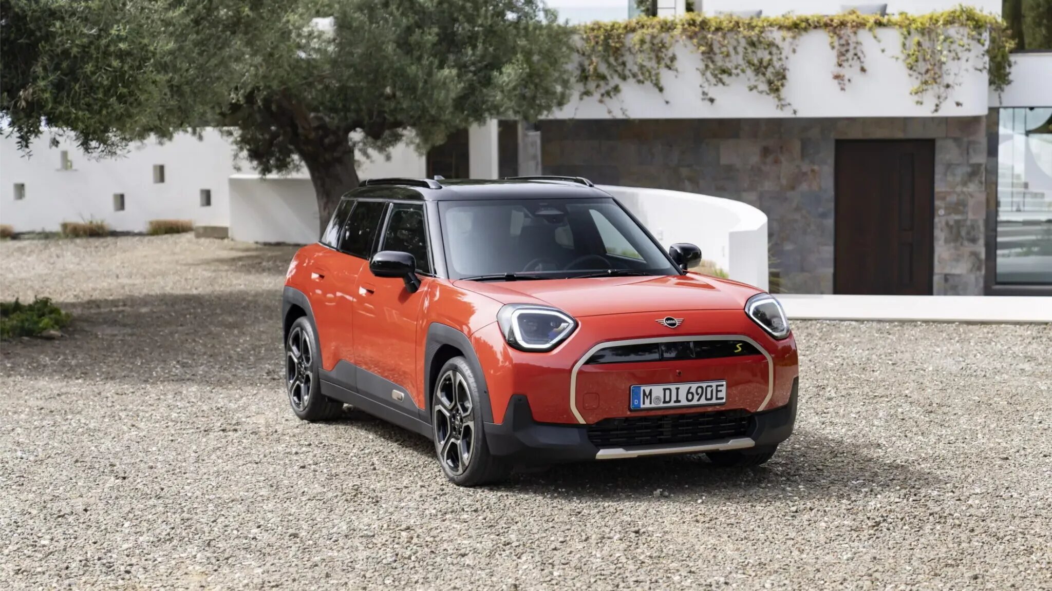 MINI представила четырёхметровый кроссовер Aceman на батарейках