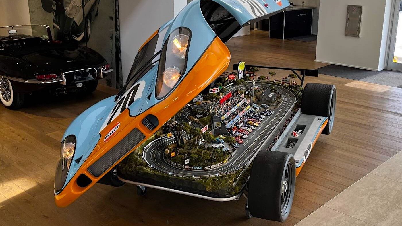Игровую гоночную трассу встроили в макет Porsche 917 и выставили на продажу