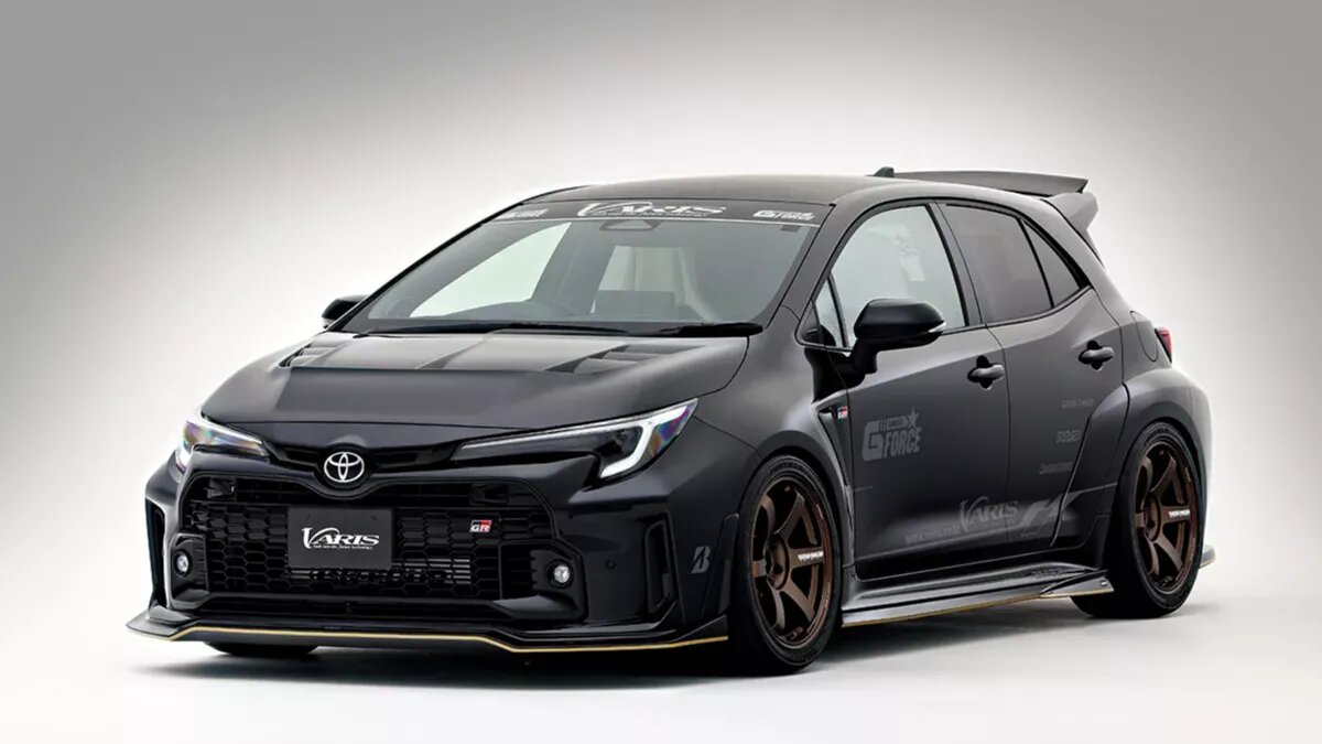 Японцы предложили для Toyota GR Corolla карбоновые капот и обвес 