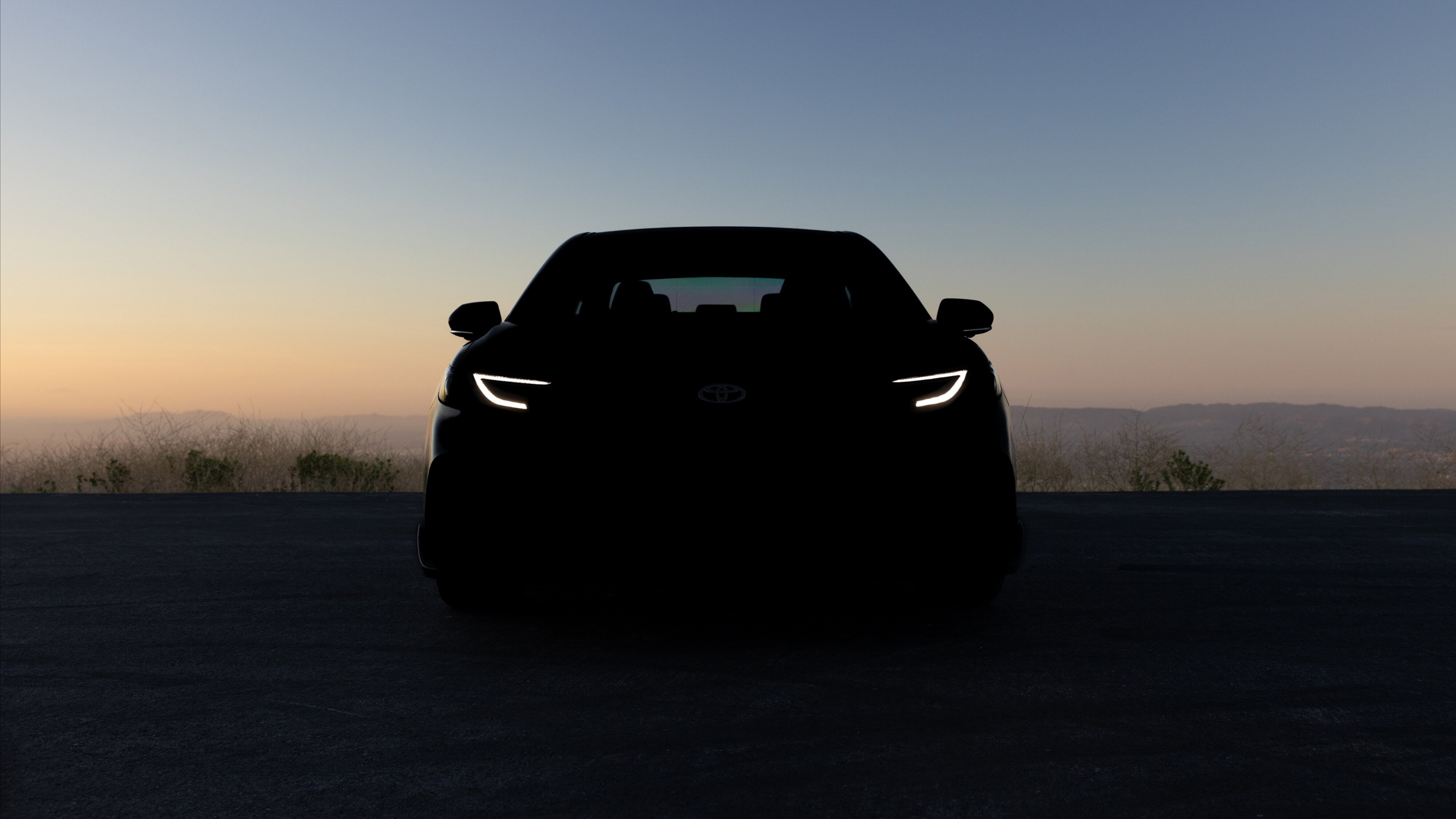 Новая Toyota Camry: опубликован тизер
