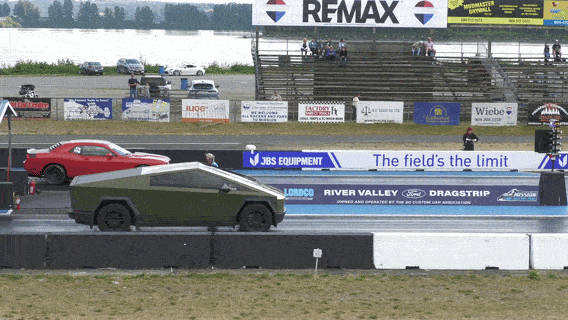Видео: Tesla Cybertruck и Dodge Challenger SRT сразились в дрэге