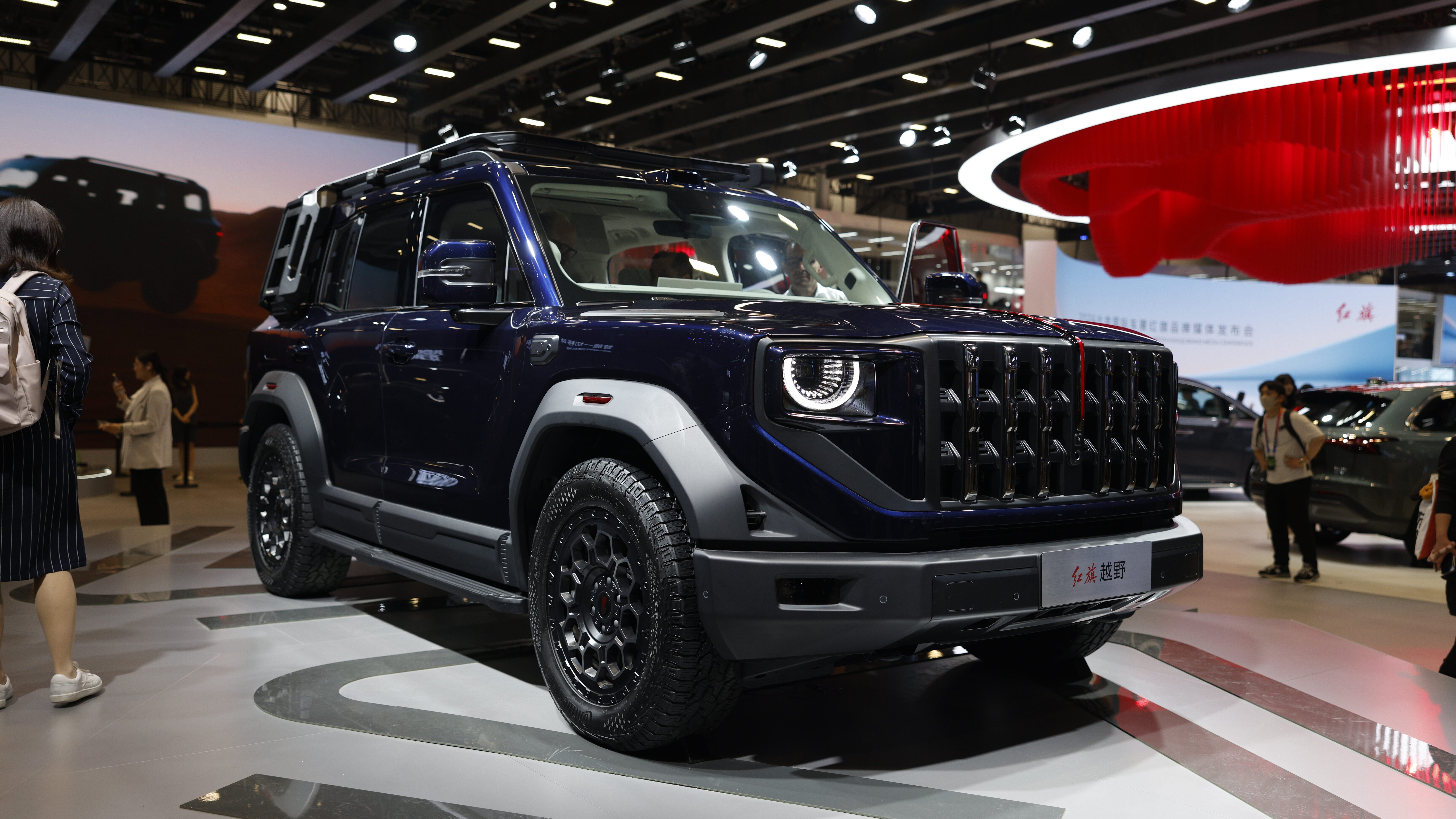 Рамный внедорожник Hongqi стал серийным: это гибрид с четырьмя электромоторами