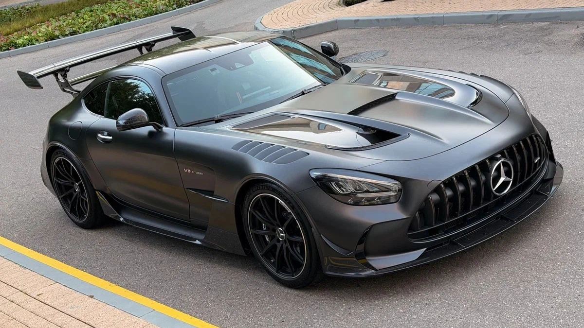 На Авто.ру появился редкий Mercedes-AMG GT Black Series с мизерным пробегом