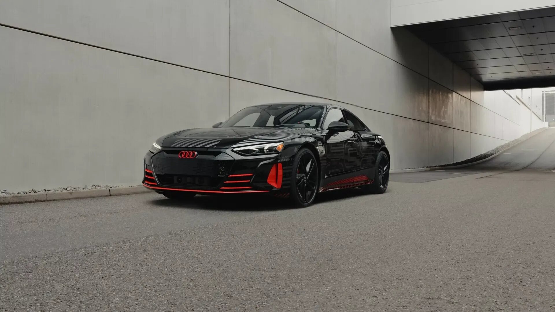 Электрокар Audi RS e-tron GT получил спецверсию в стиле тестового прототипа