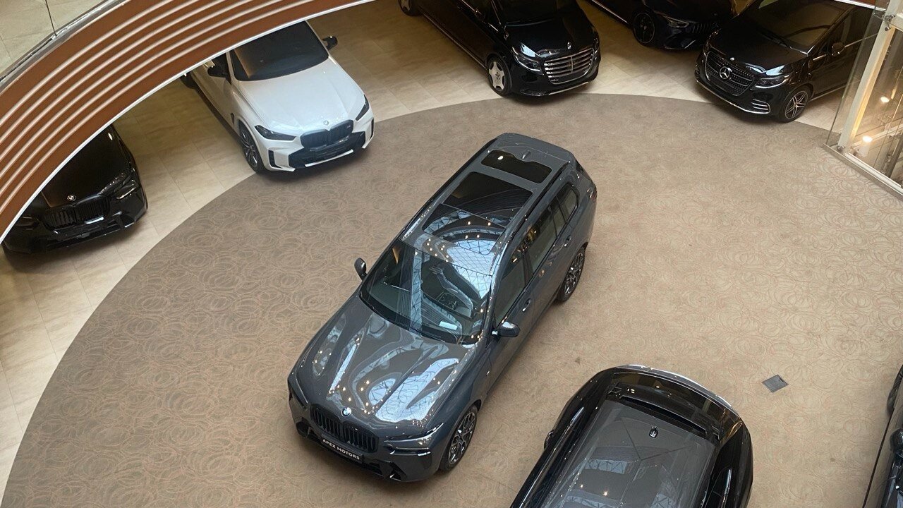Продажи легковых автомобилей в России выросли почти на треть