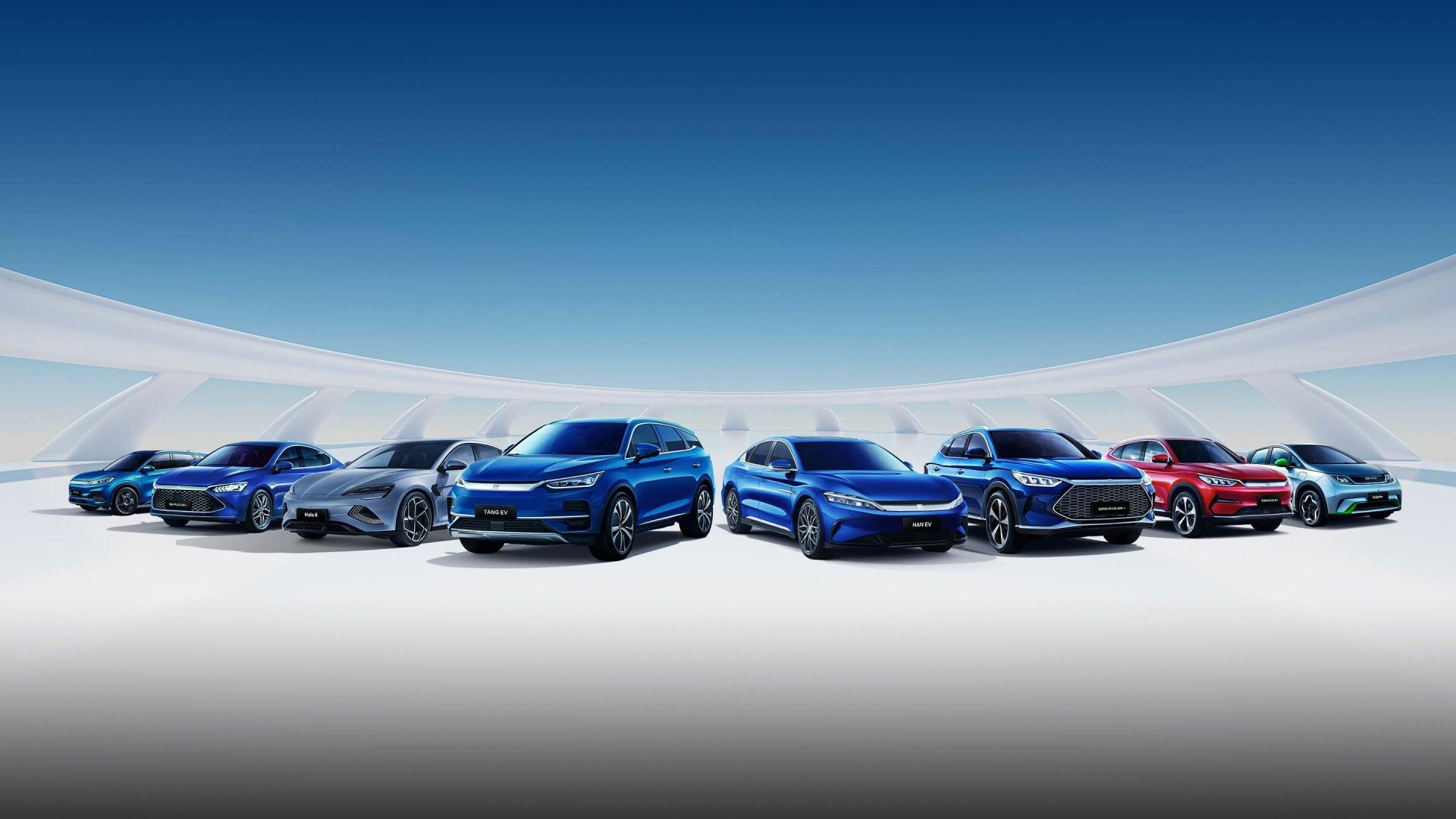Продажи BYD впервые превысили полмиллиона машин за месяц