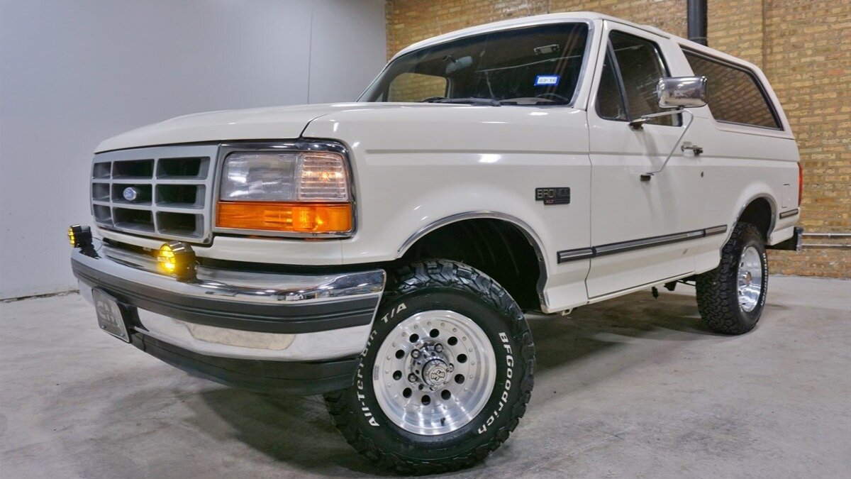 В США продаётся Ford Bronco, работавший машиной скрытого наблюдения