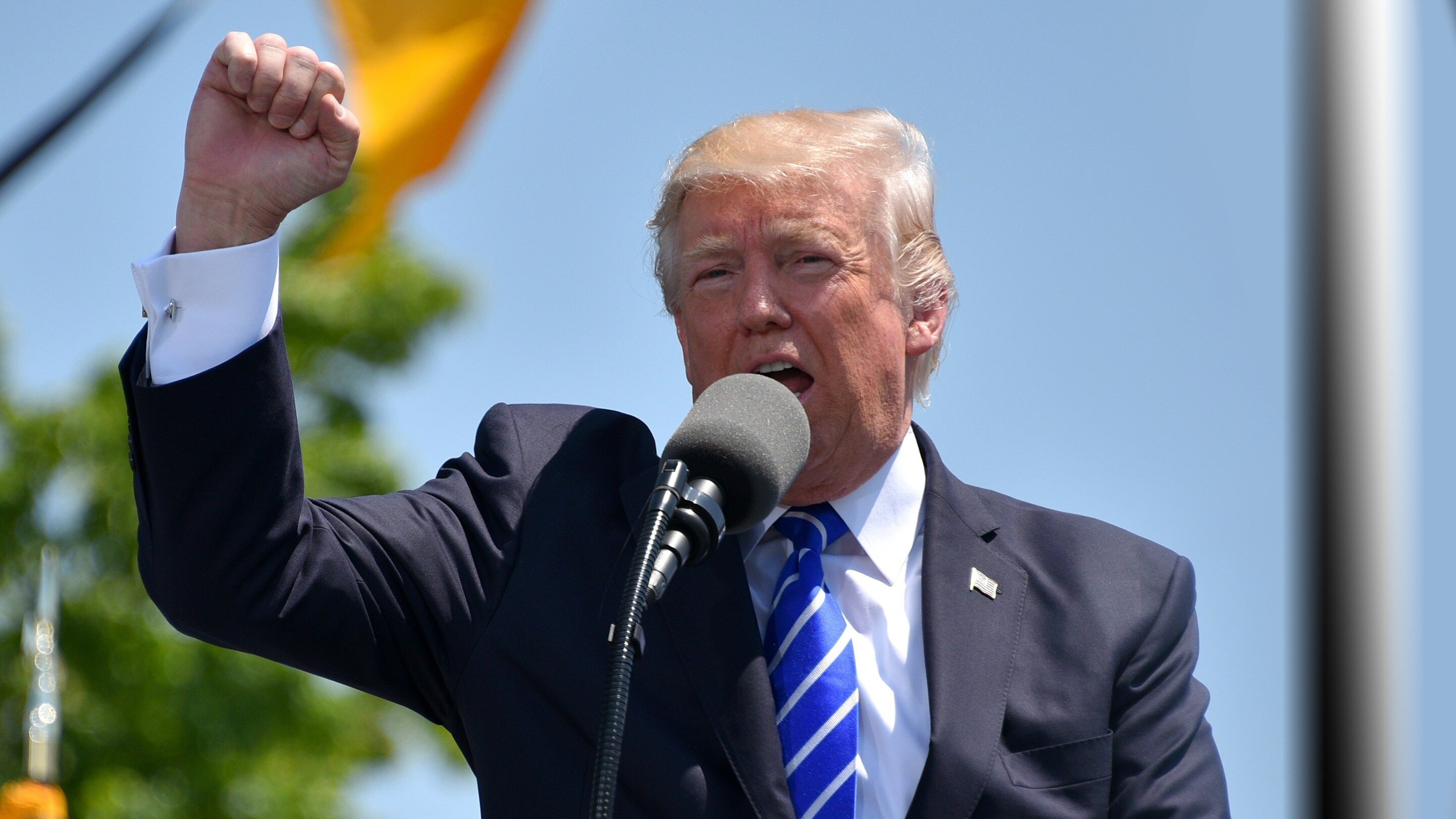 Трамп поддержал строительство китайских автозаводов в США