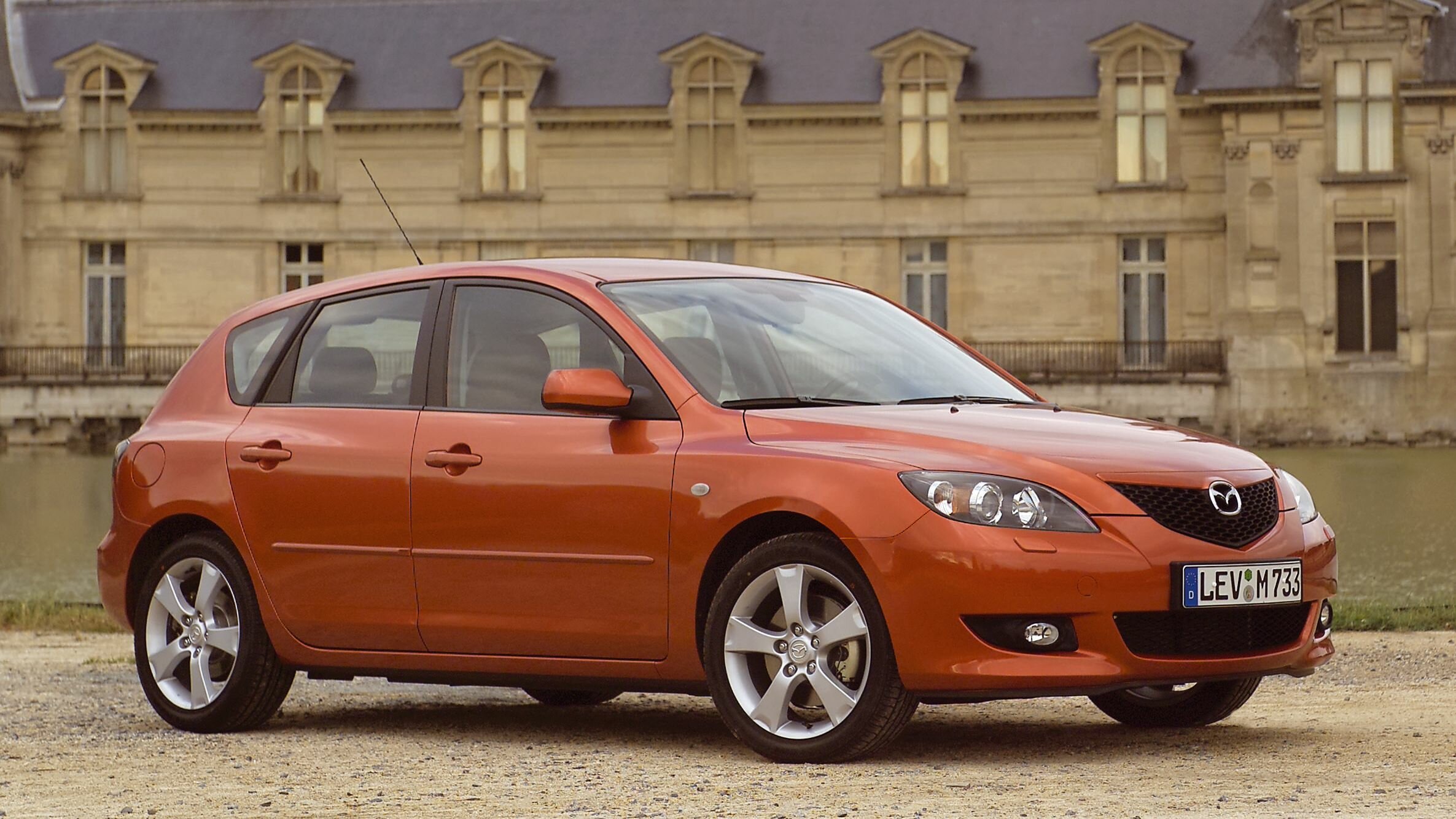 Mazda отзывает 260 тысяч старых «трёшек» из-за эмблемы на руле