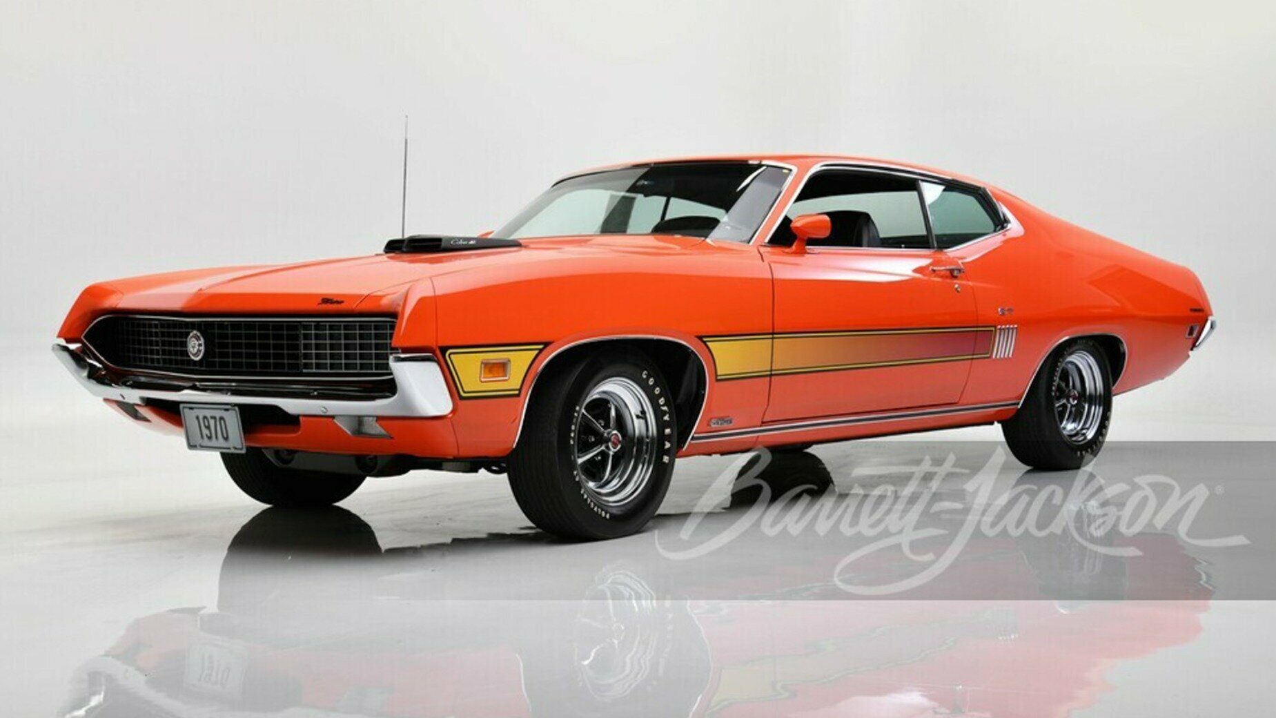 На аукцион выставят уникальный спорткар Ford Torino, отреставрированный за 15 миллионов рублей