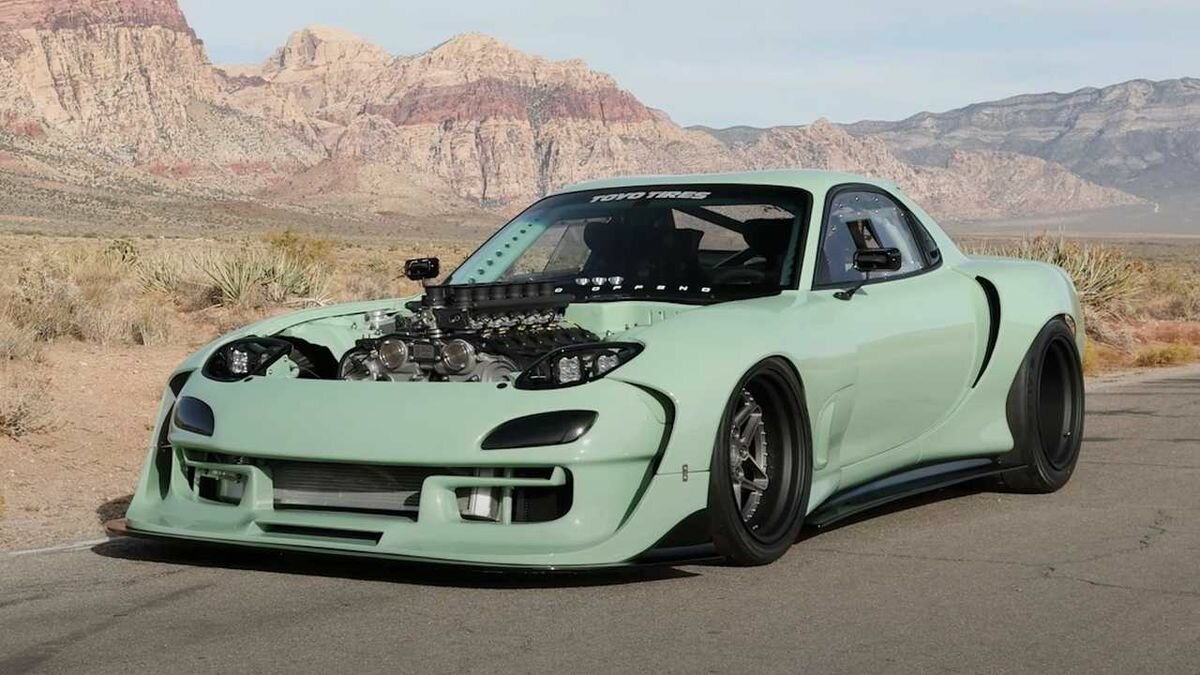 В Mazda RX-7 поставили могучий V12 от Pagani Zonda