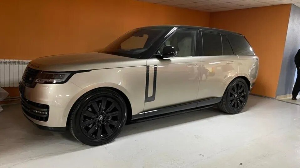 На Авто.ру продают Range Rover нового поколения, которого официально нет на российском рынке